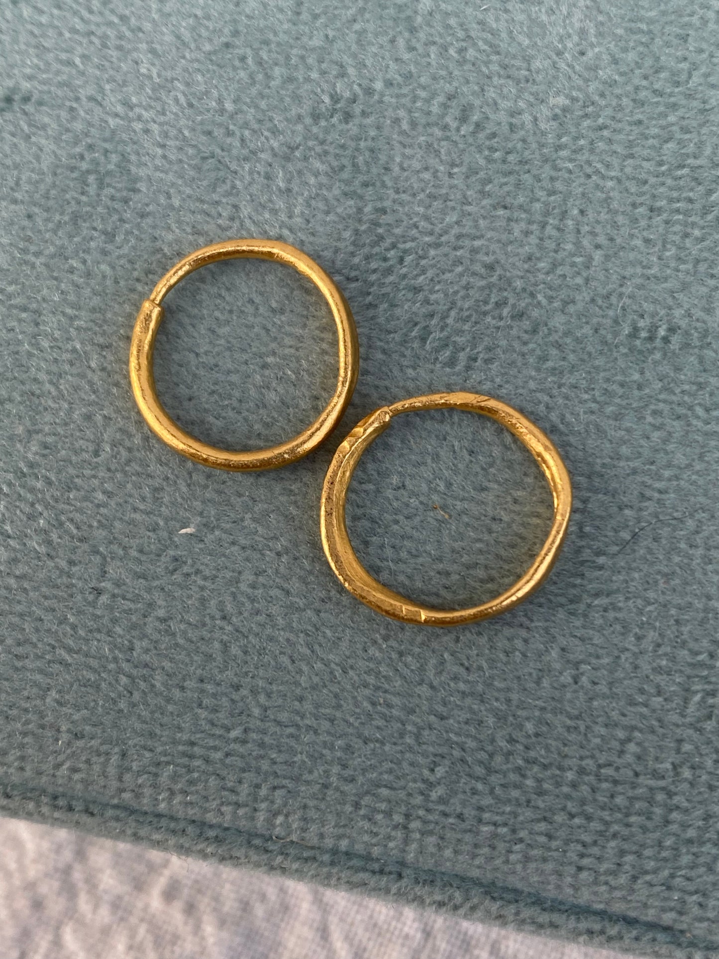 24kt vintage flush mini hoops