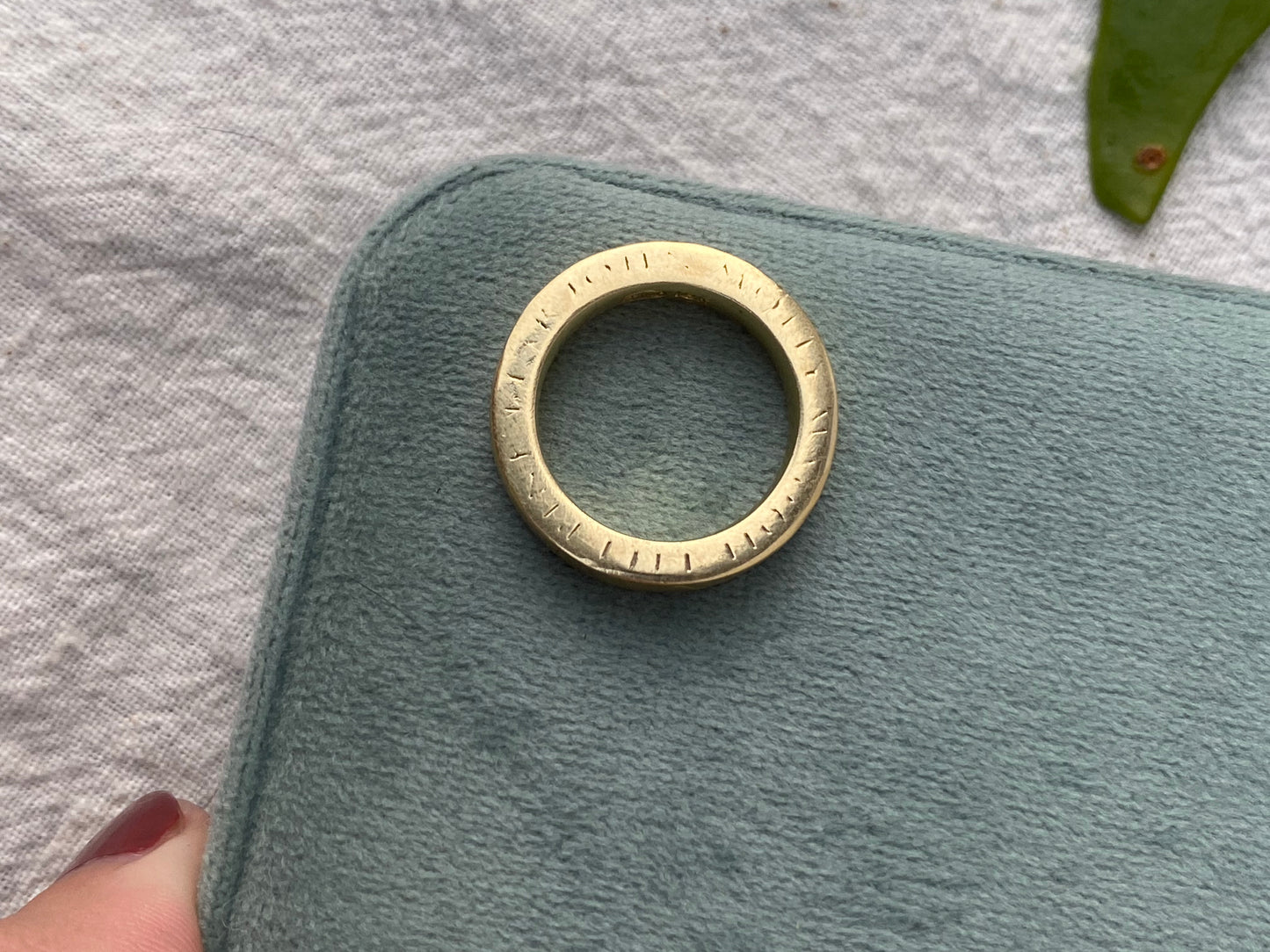 18kt solid band
