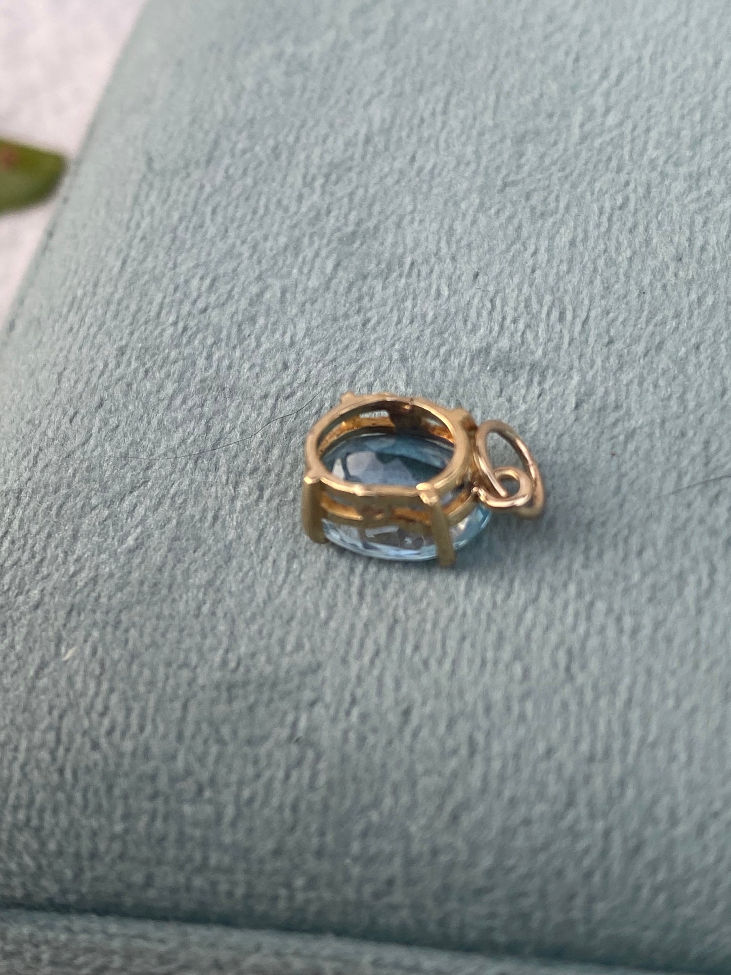 14kt aquamarine pendant