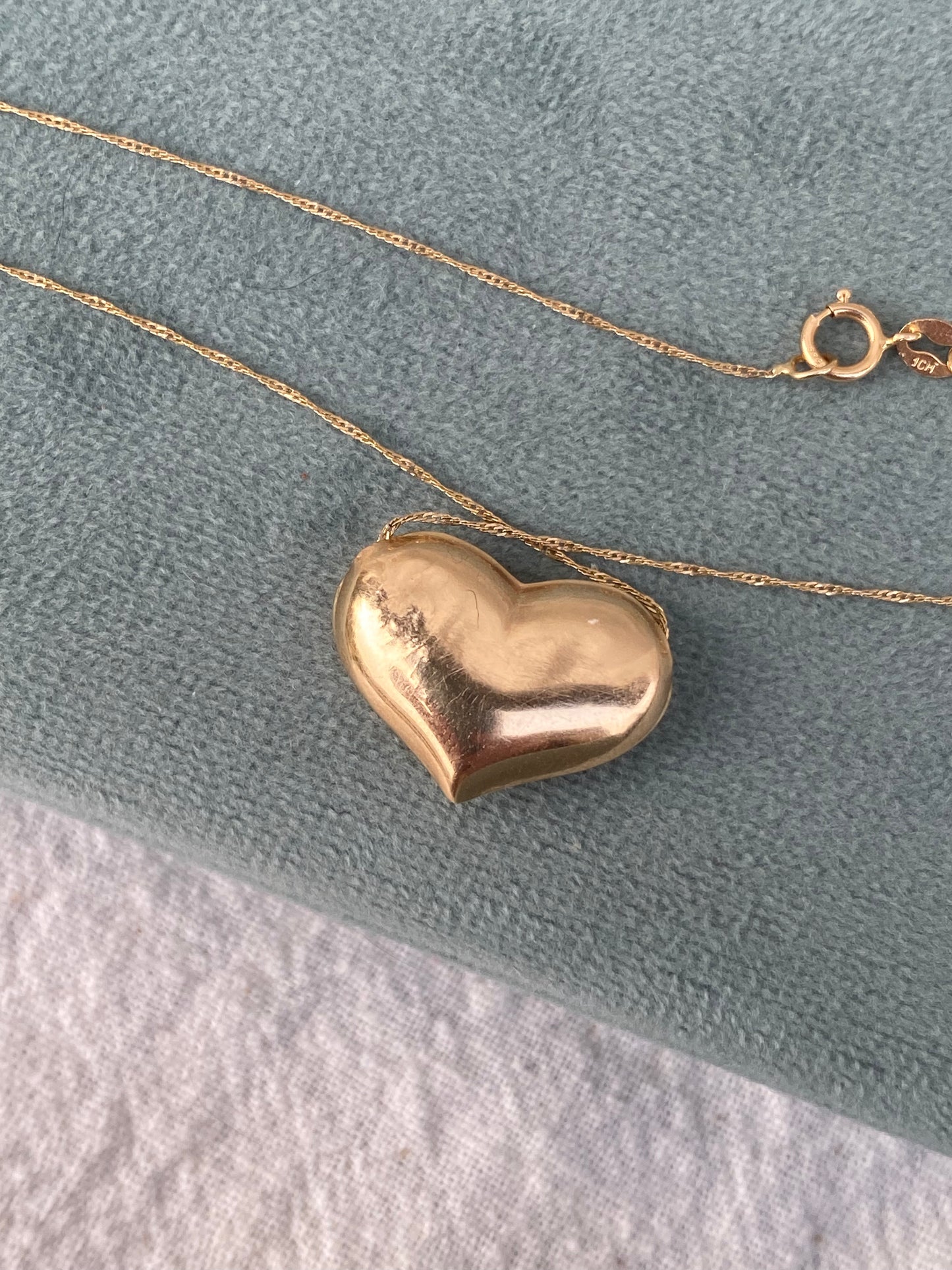 14kt 21" vintage puff heart necklace