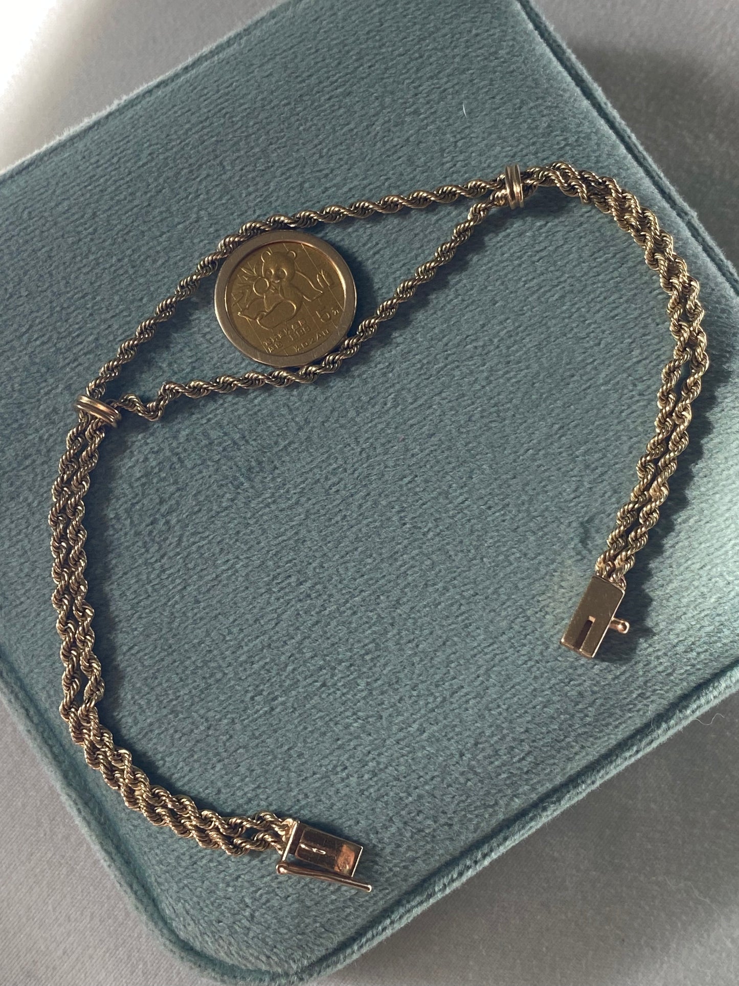 14kt vintage bracelet with 22kt coin