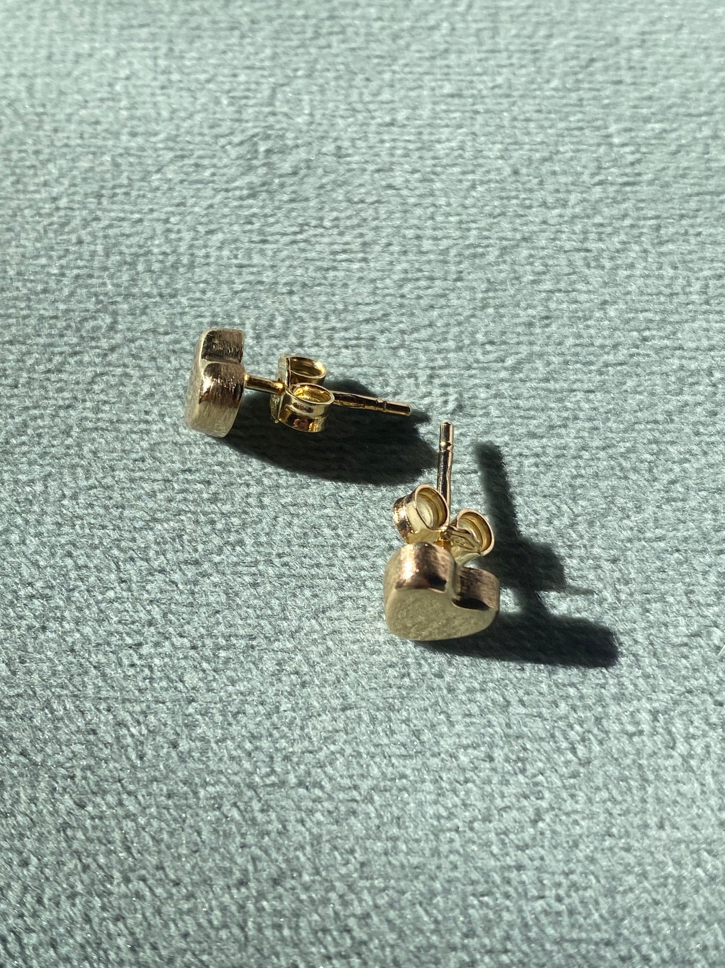 14kt heart studs