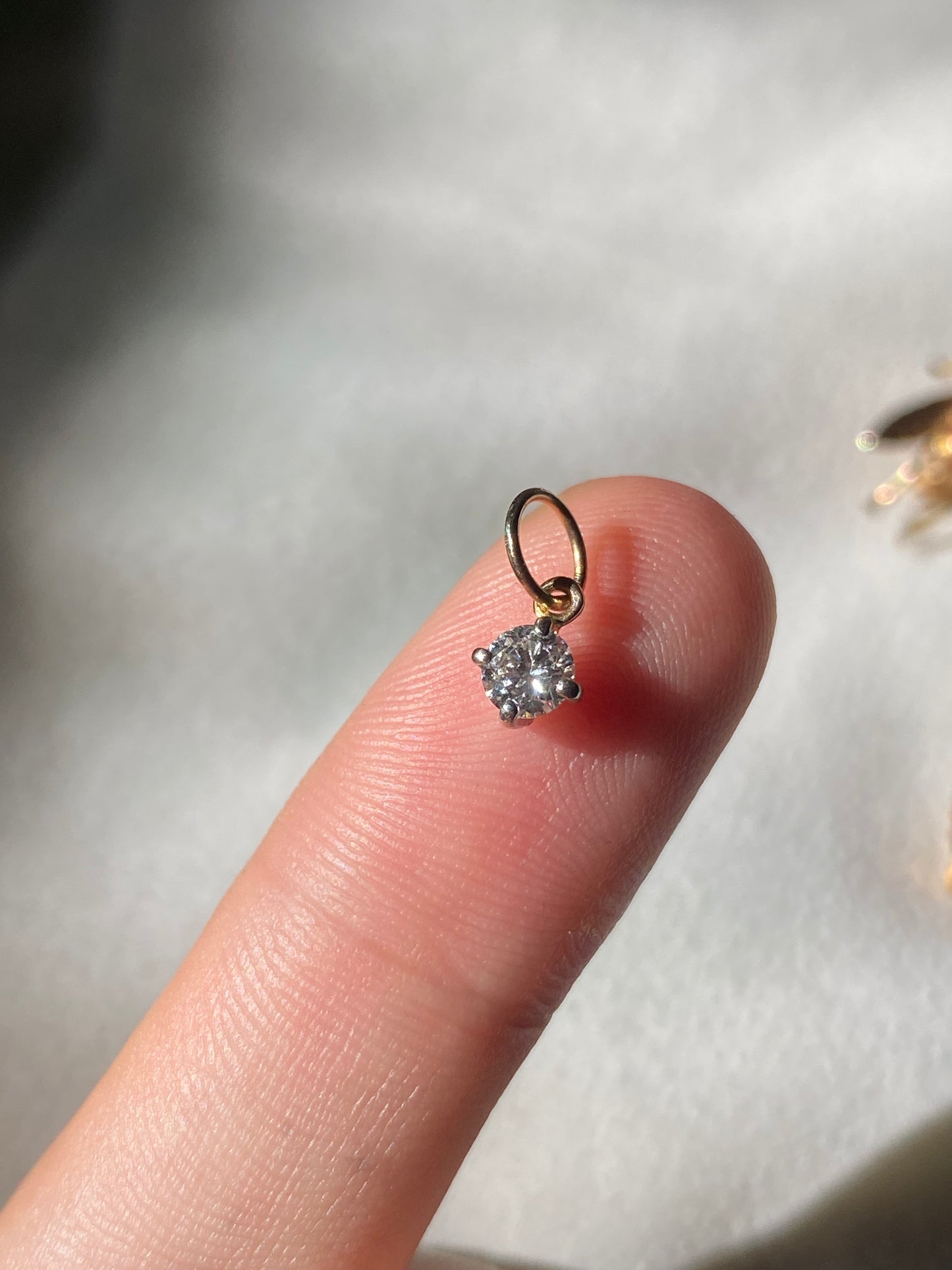 14kt .25ctw diamond pendant