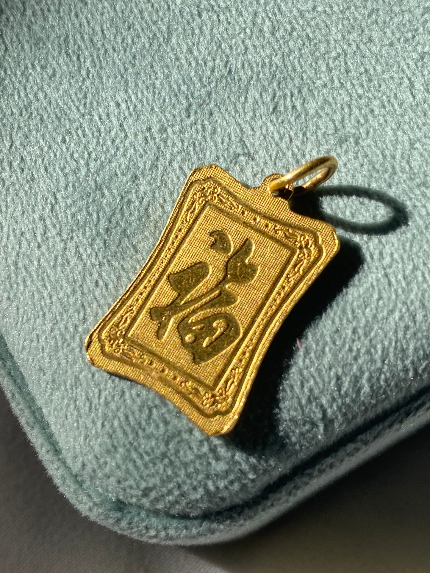 22kt vintage chinese pendant