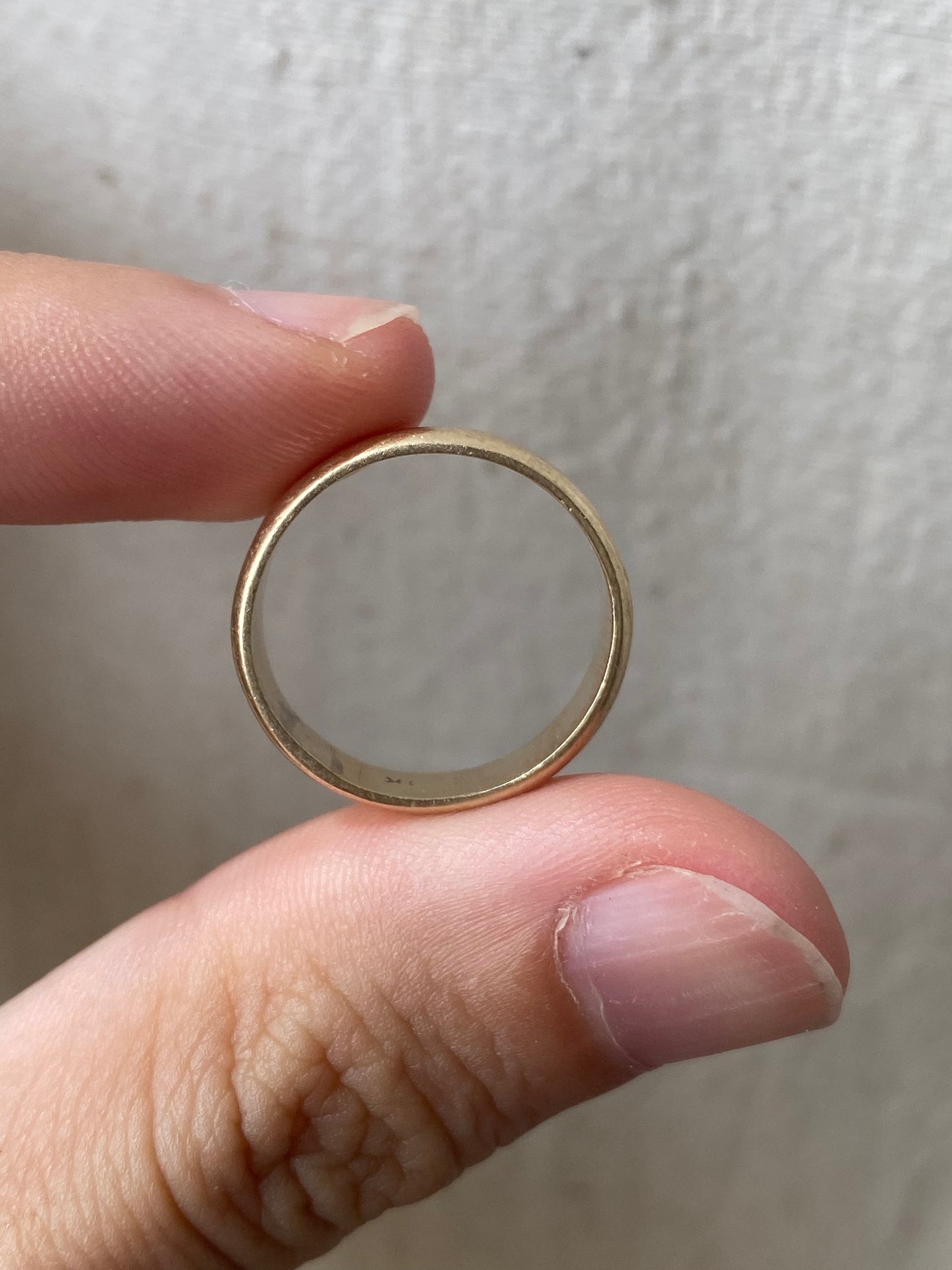 14kt etched wedding band