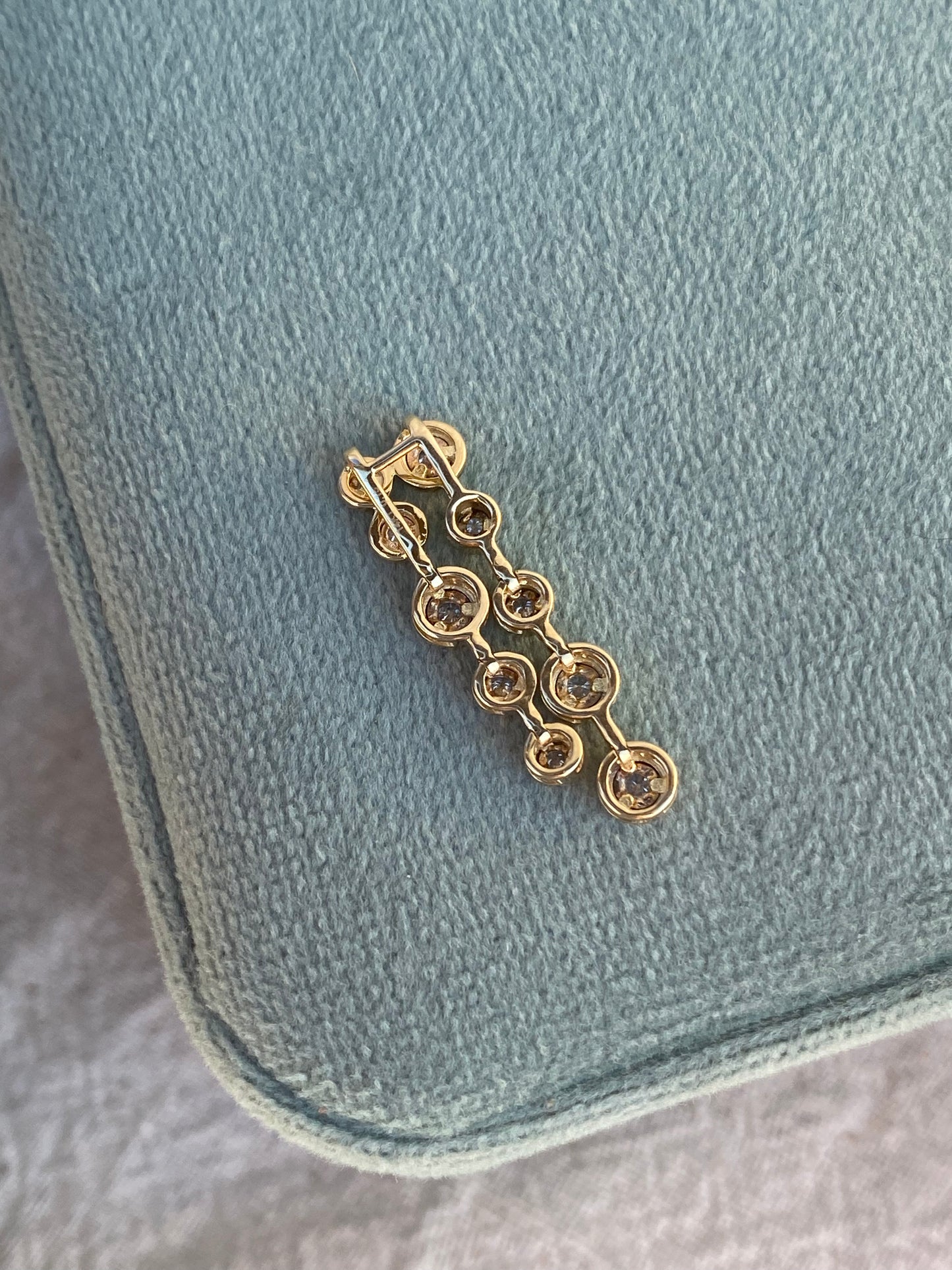 14kt .15ctw multi diamond drop pendant