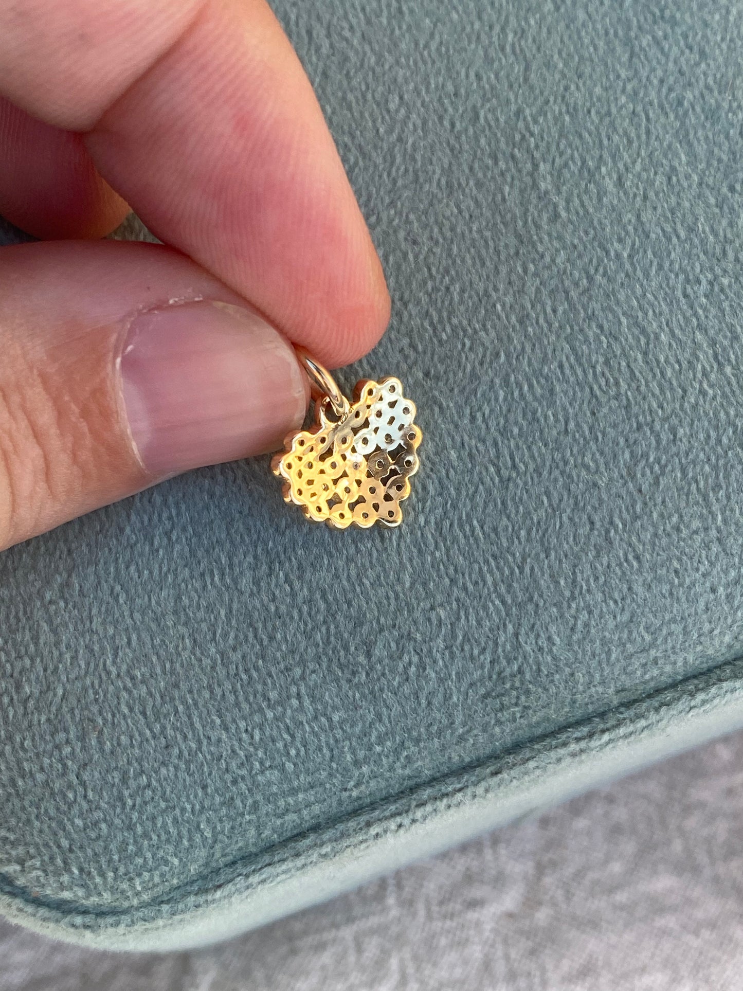 14kt .27ctw bezel diamond heart pendant