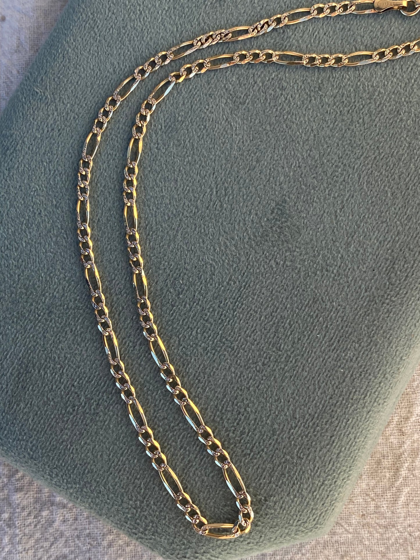 14kt 22" vintage figaro chain