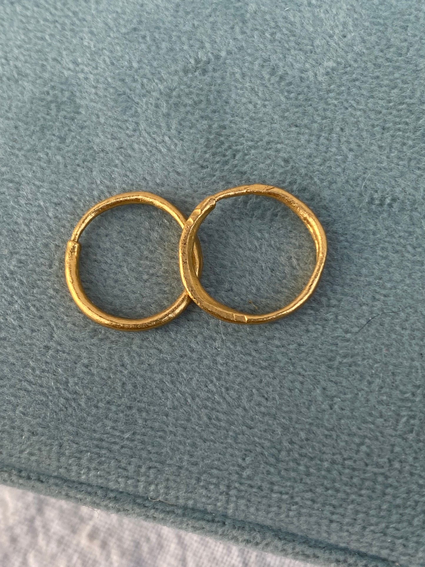 24kt vintage flush mini hoops