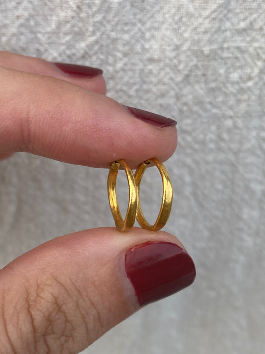 24kt vintage flush mini hoops