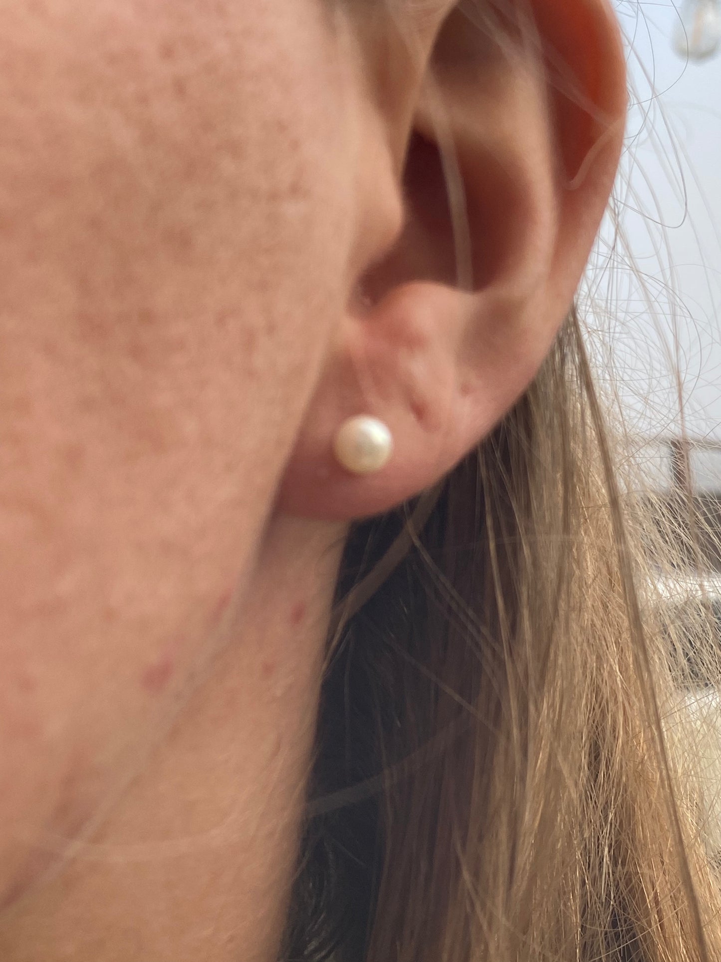 14kt pearl studs