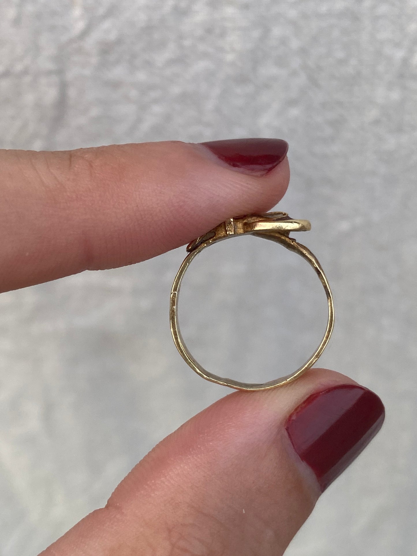 18kt vintage enamel buckle ring