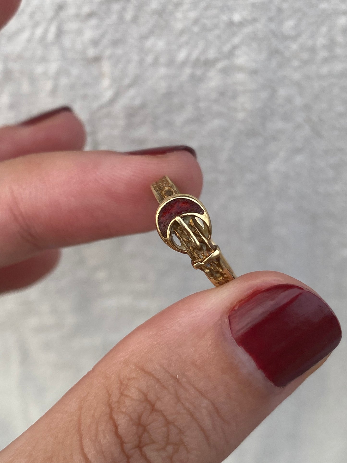 18kt vintage enamel buckle ring