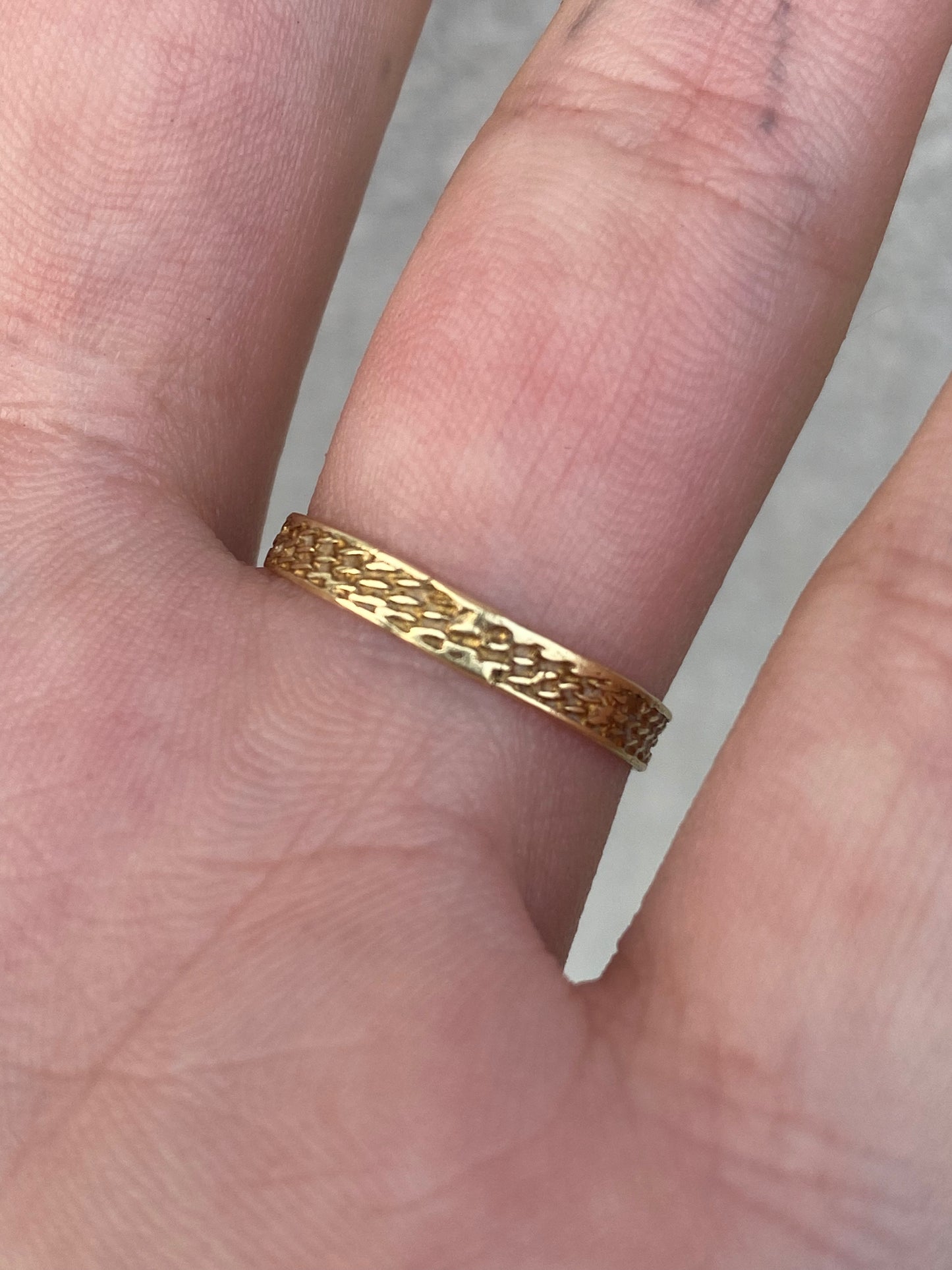 18kt vintage enamel buckle ring