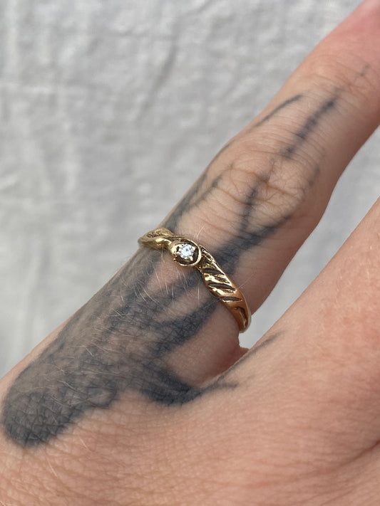 14kt vintage diamond solitare ring