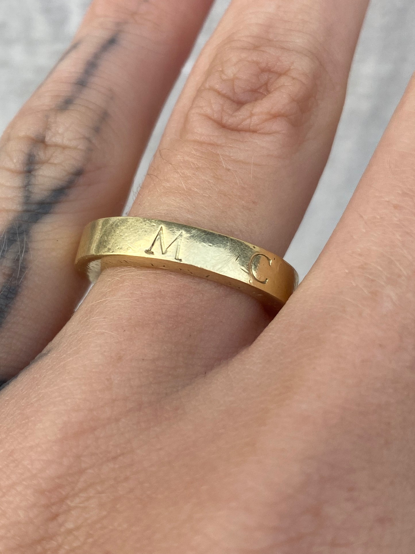 18kt solid band