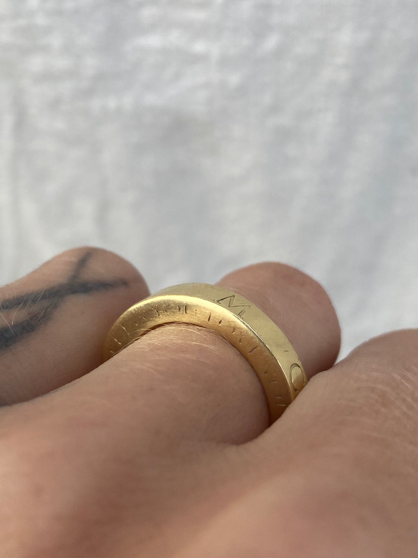 18kt solid band
