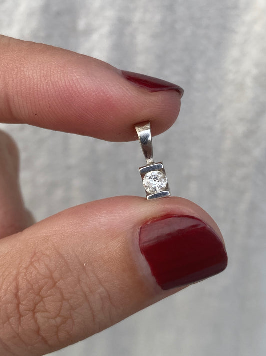 14kt diamond pendant