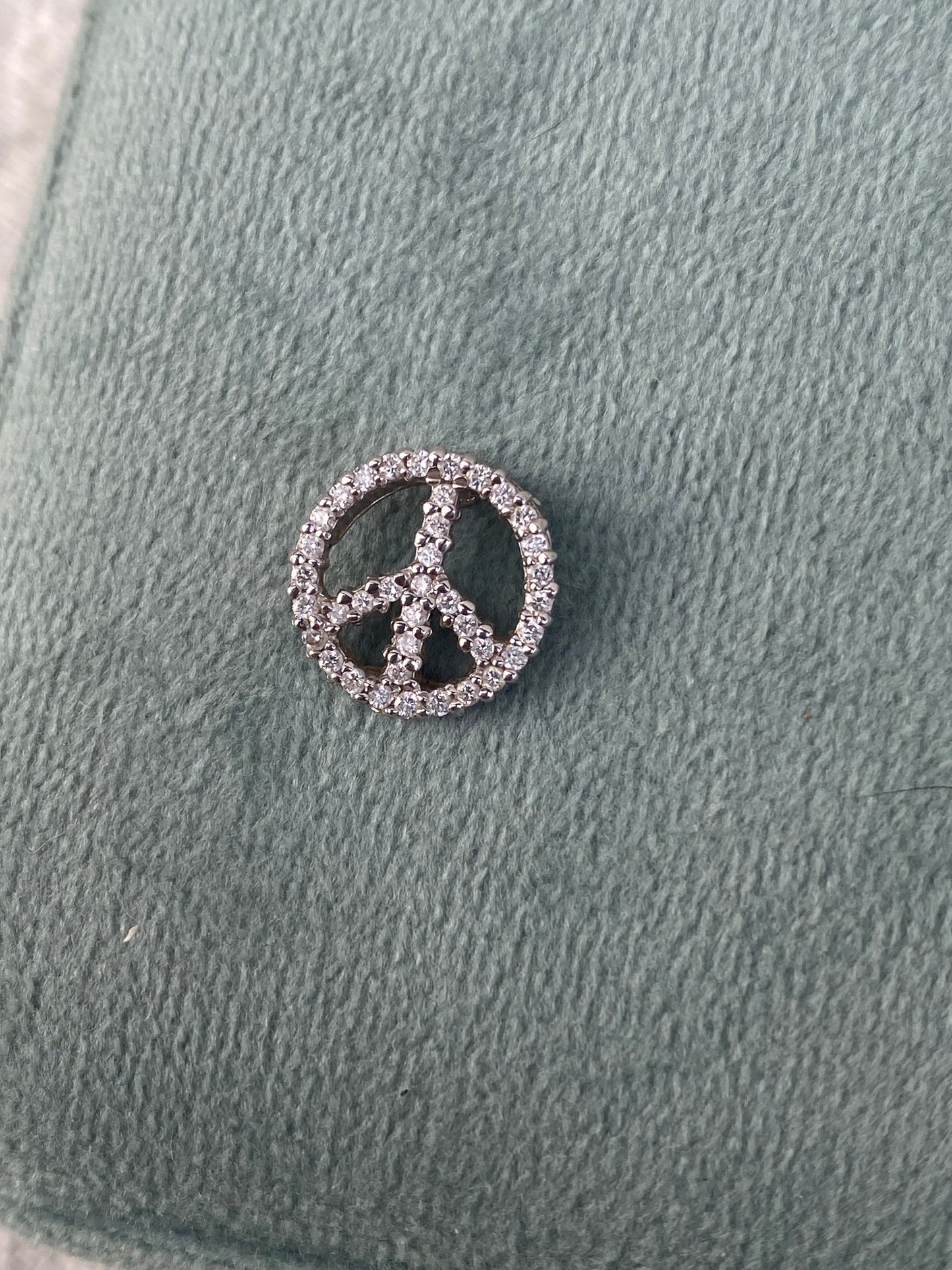 18kt diamond peace sign