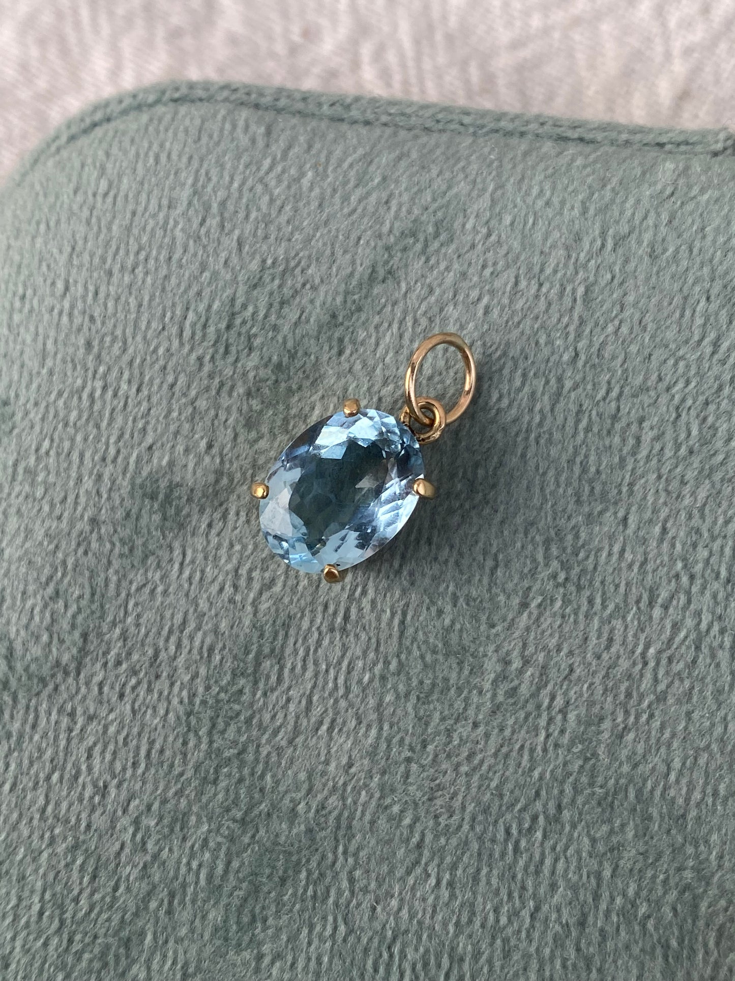 14kt aquamarine pendant
