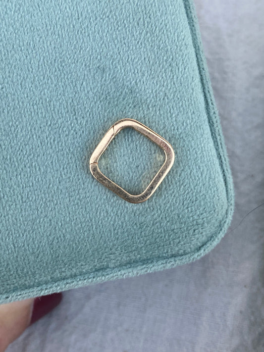 14kt square click connector