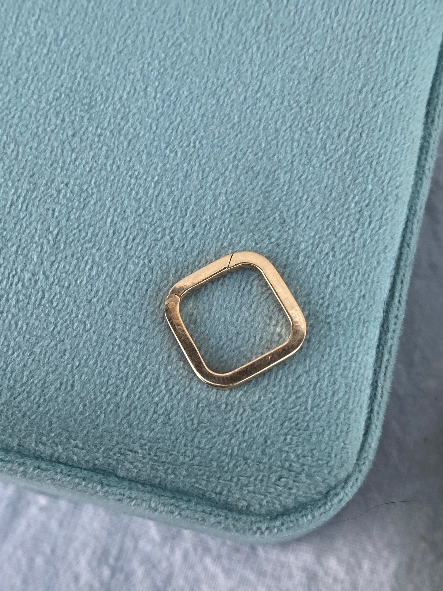 14kt square click connector