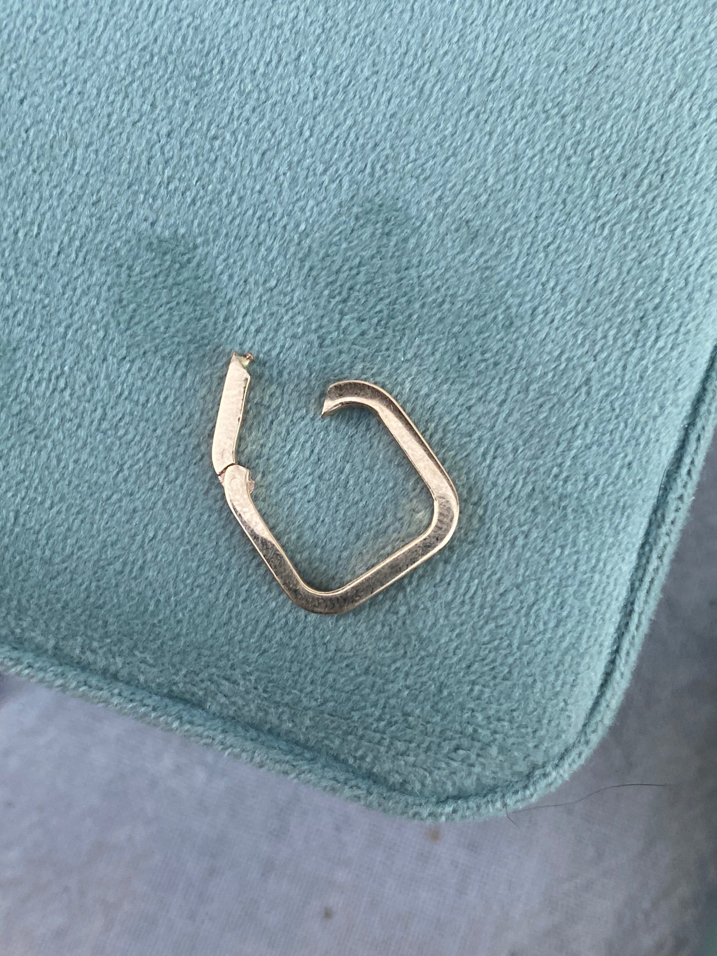 14kt square click connector