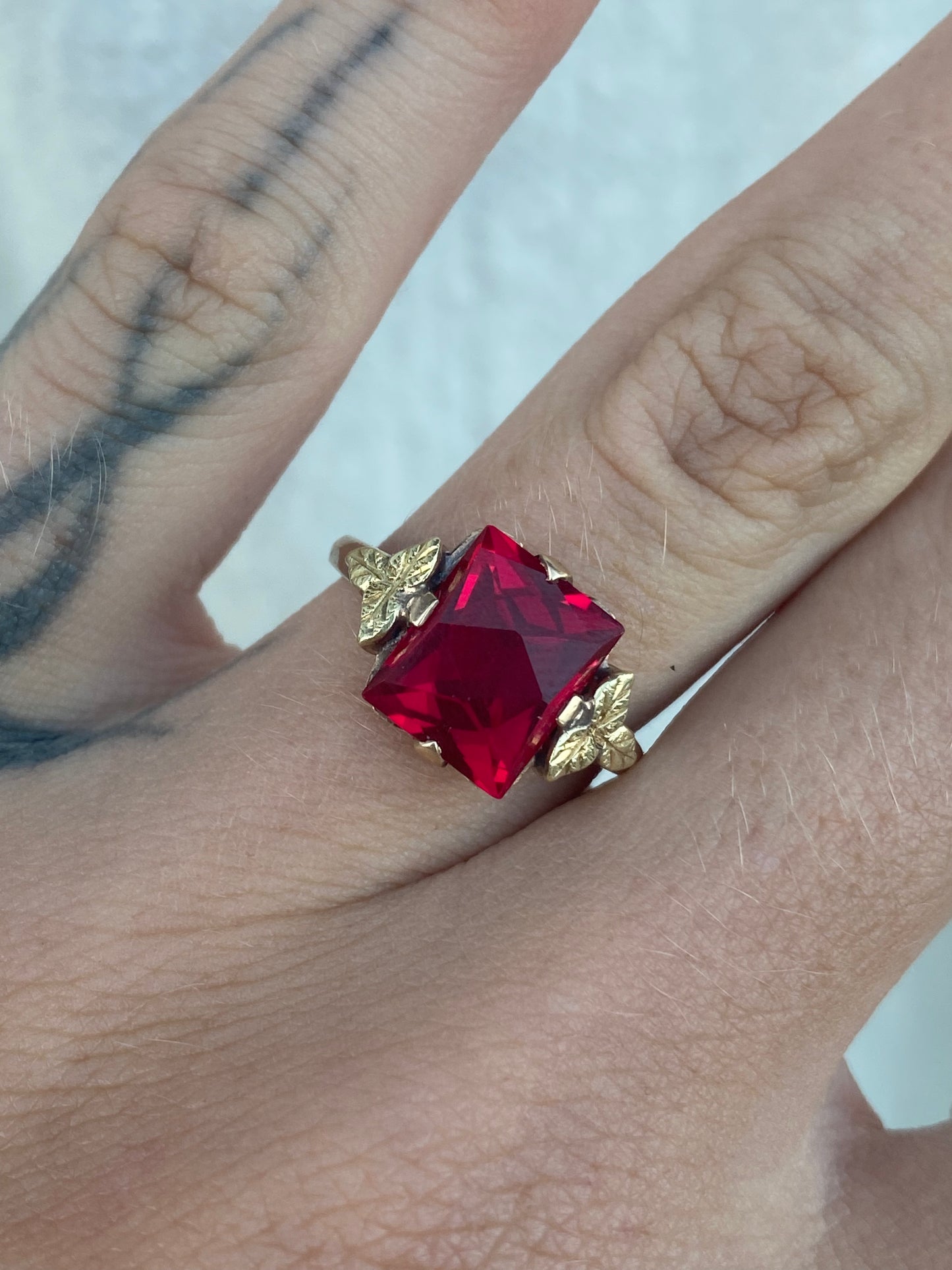 10kt vintage red stone ring