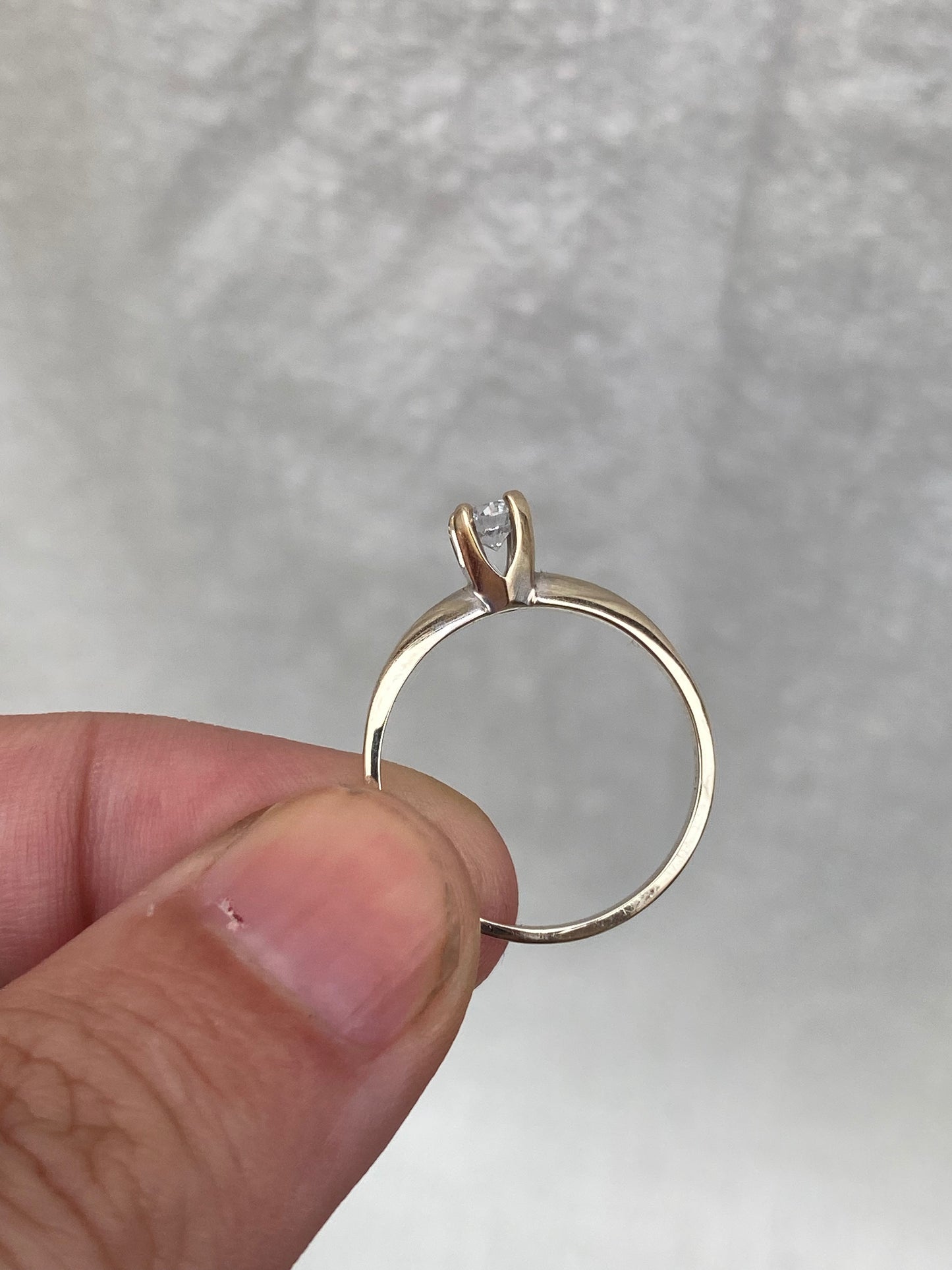 14kt vintage .30ctw diamond solitare ring