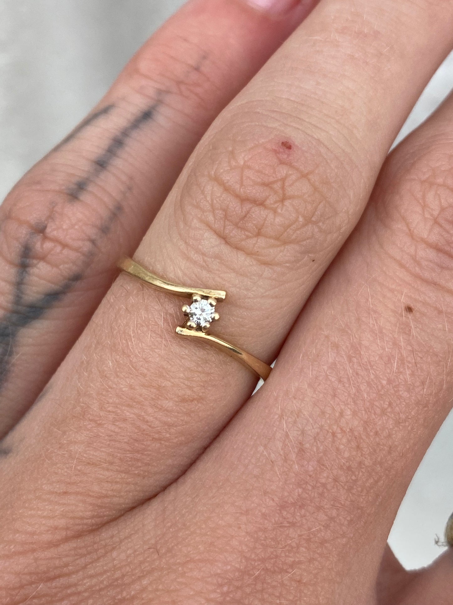 14kt vintage diamond ring