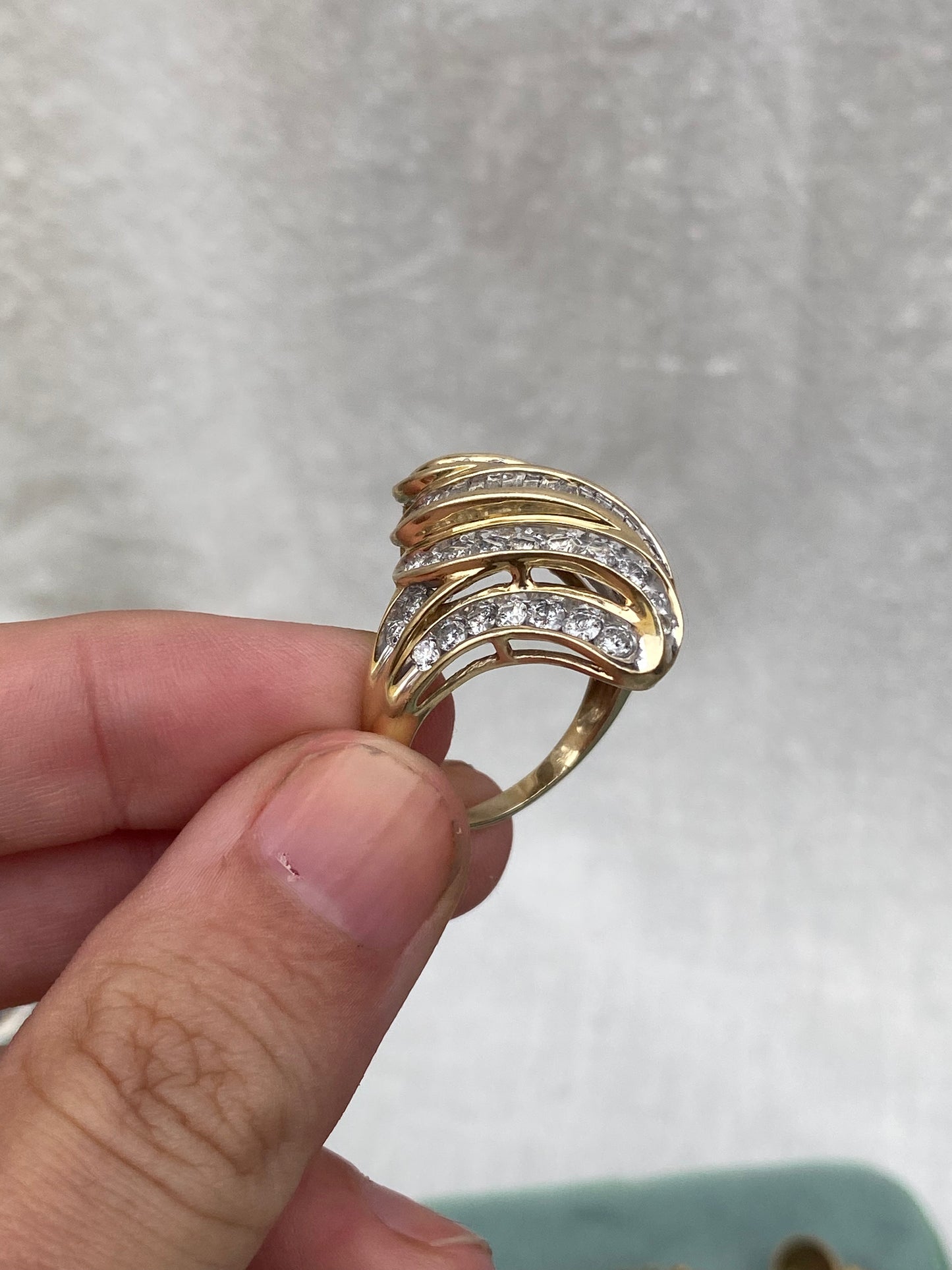 14kt vintage channel set diamond ring