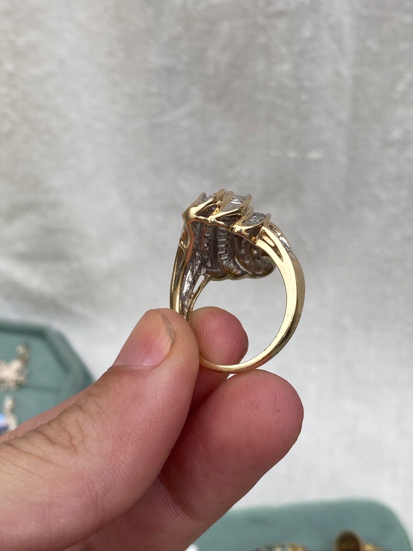 14kt vintage channel set diamond ring