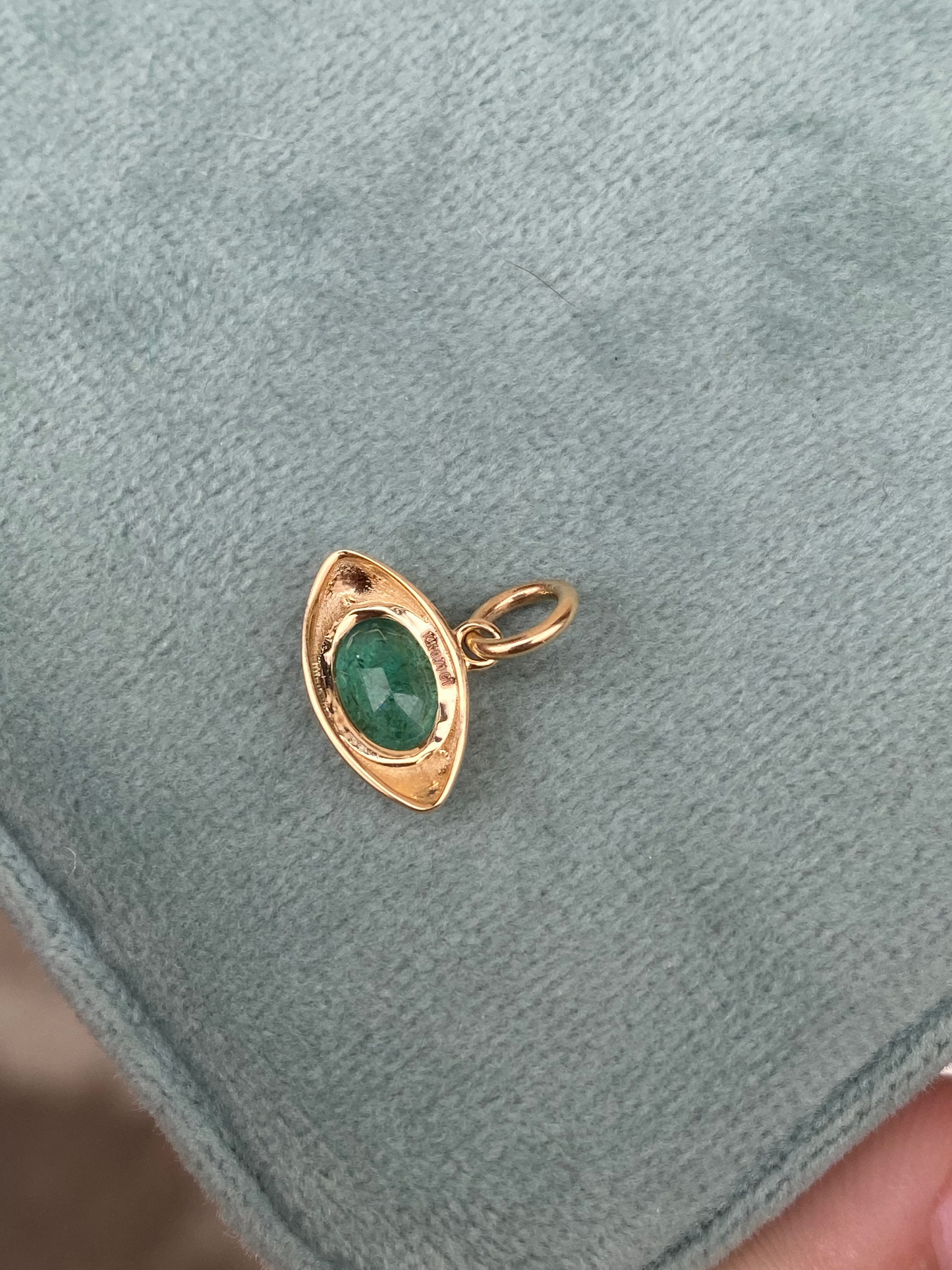14kt emerald eye