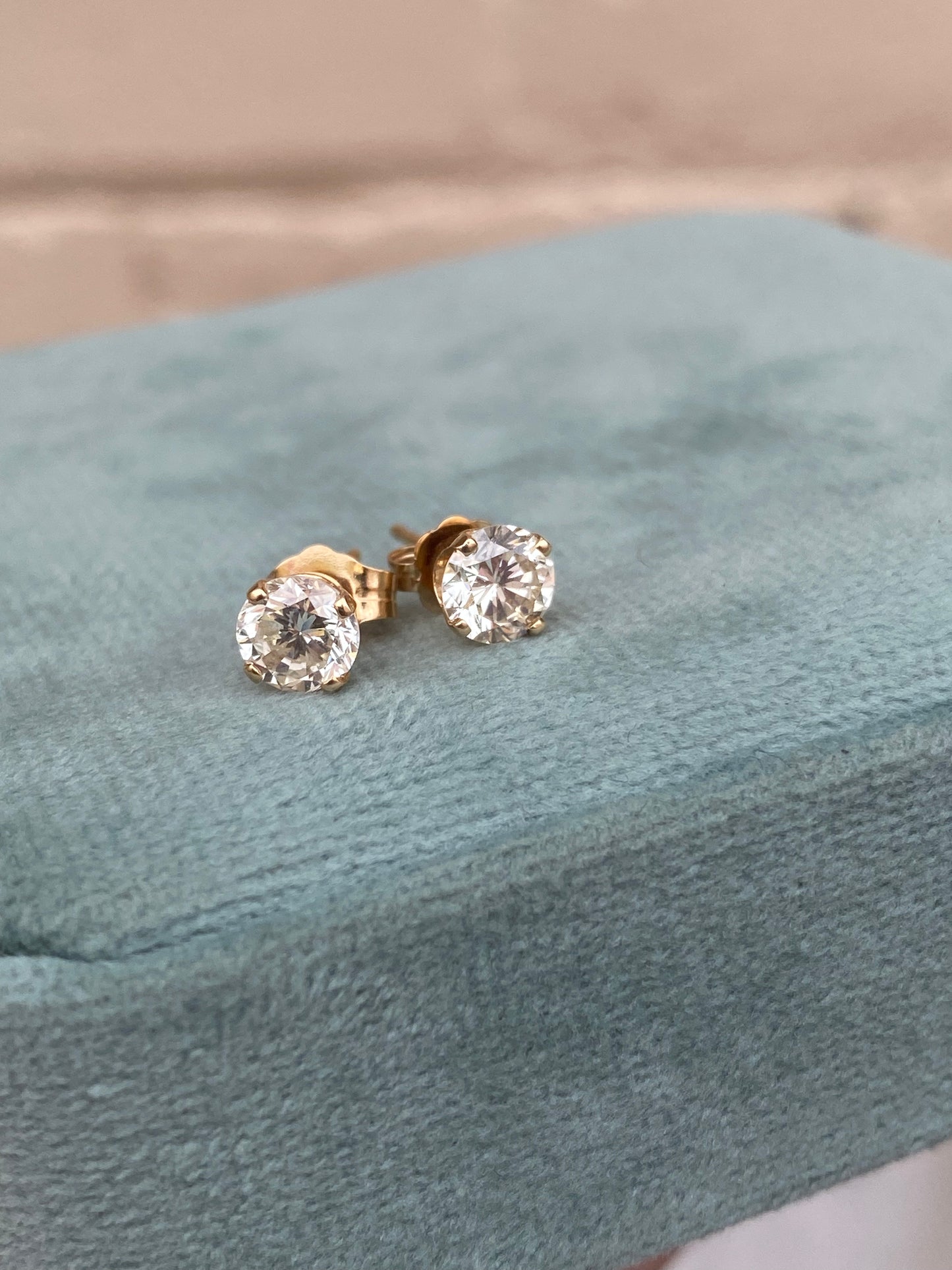 14kt 1ctw diamond studs