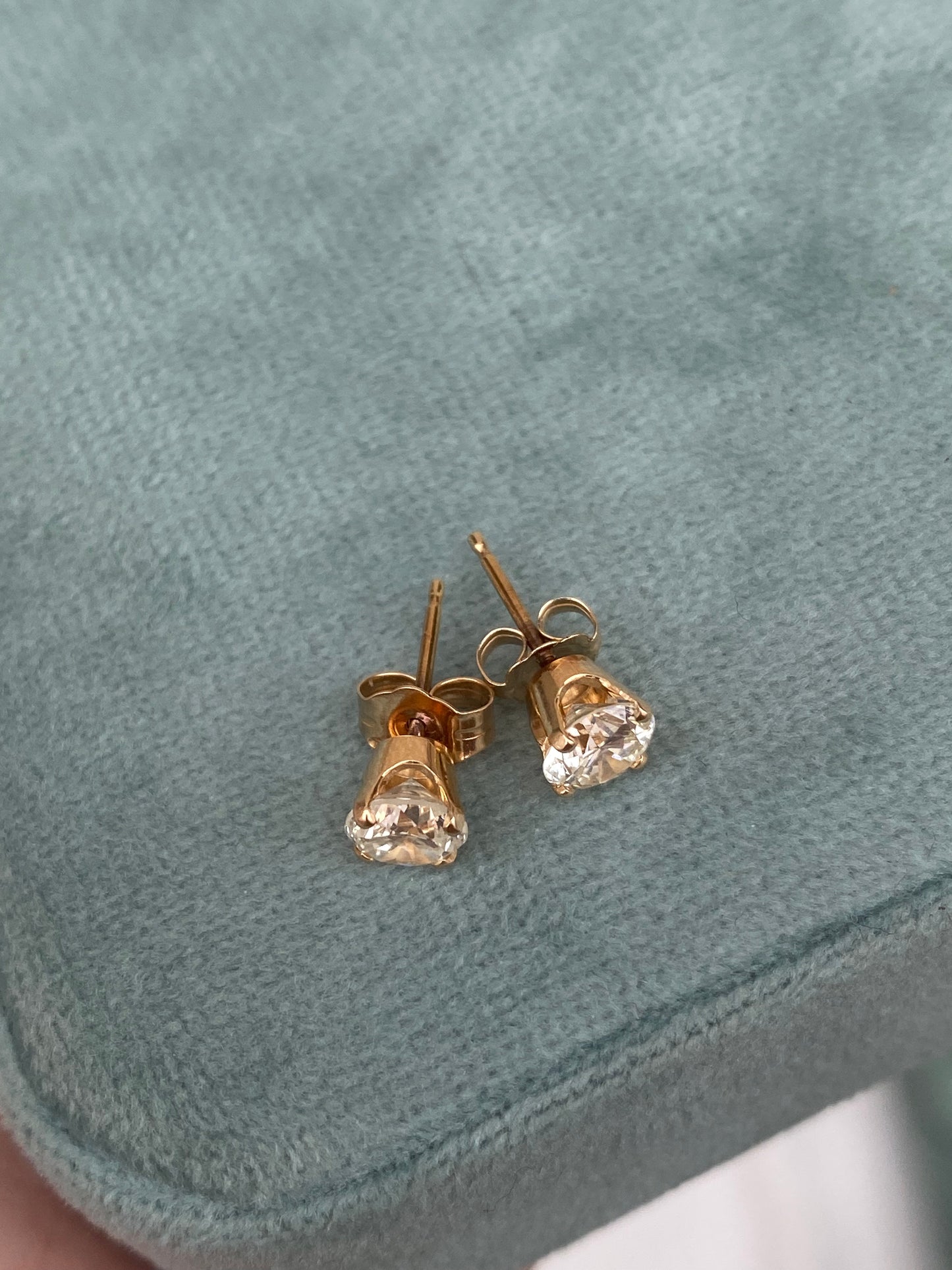 14kt 1ctw diamond studs