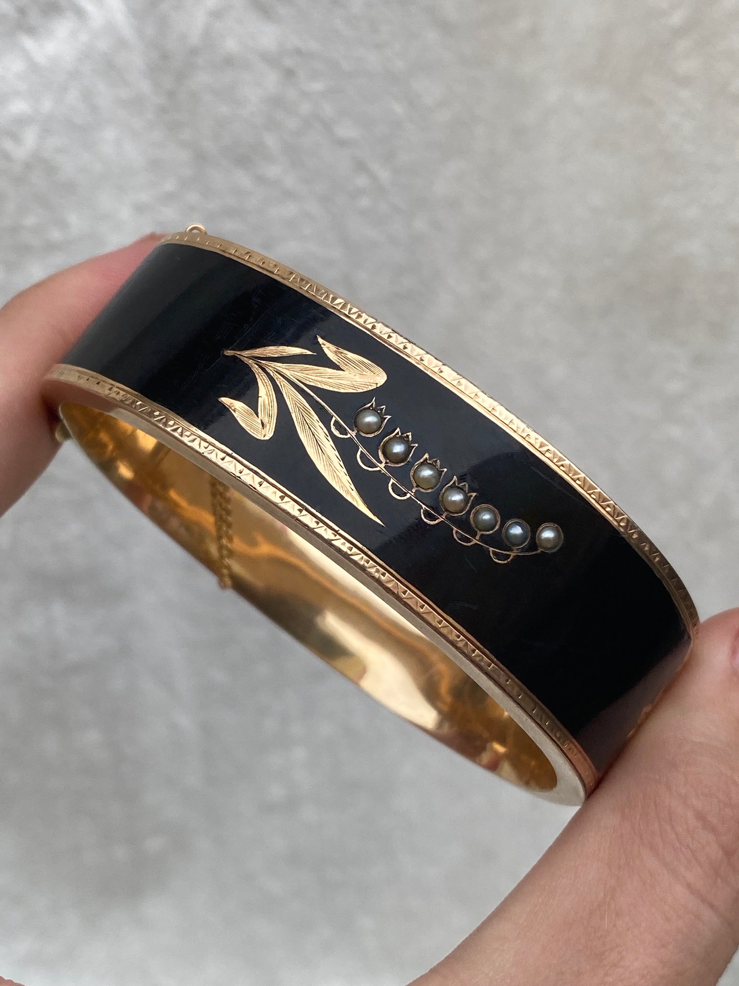 14kt antique lilly of the valley bangle