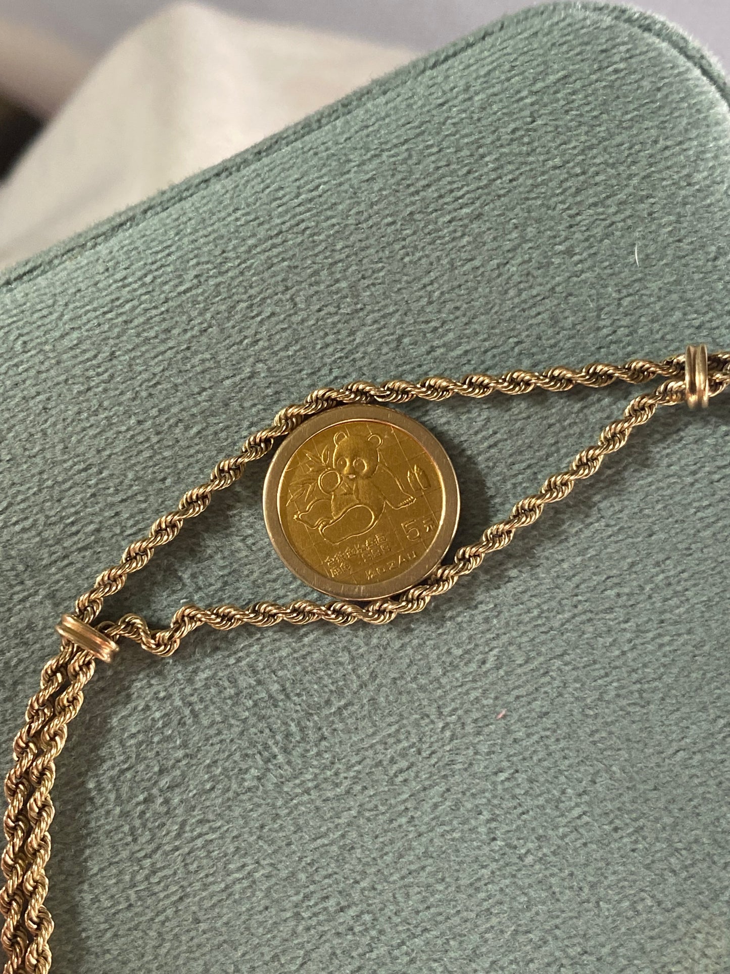 14kt vintage bracelet with 22kt coin