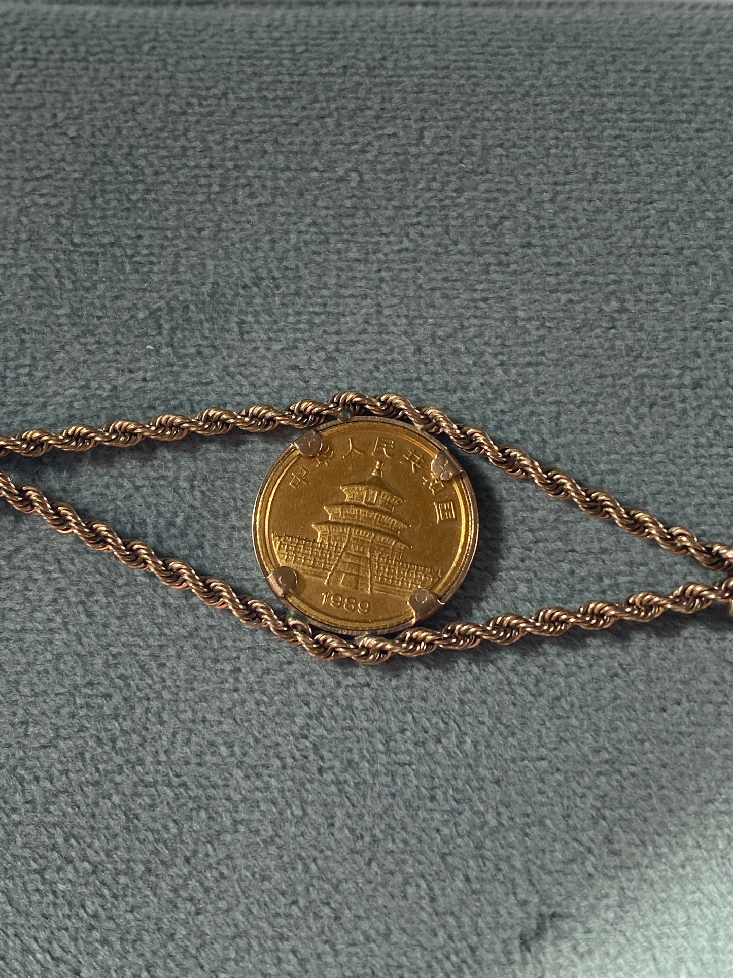 14kt vintage bracelet with 22kt coin