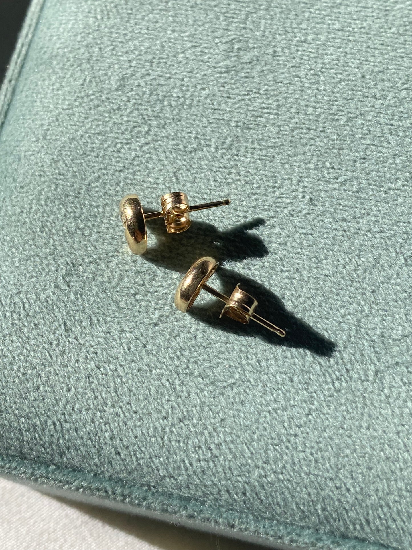 14kt crescent diamond studs
