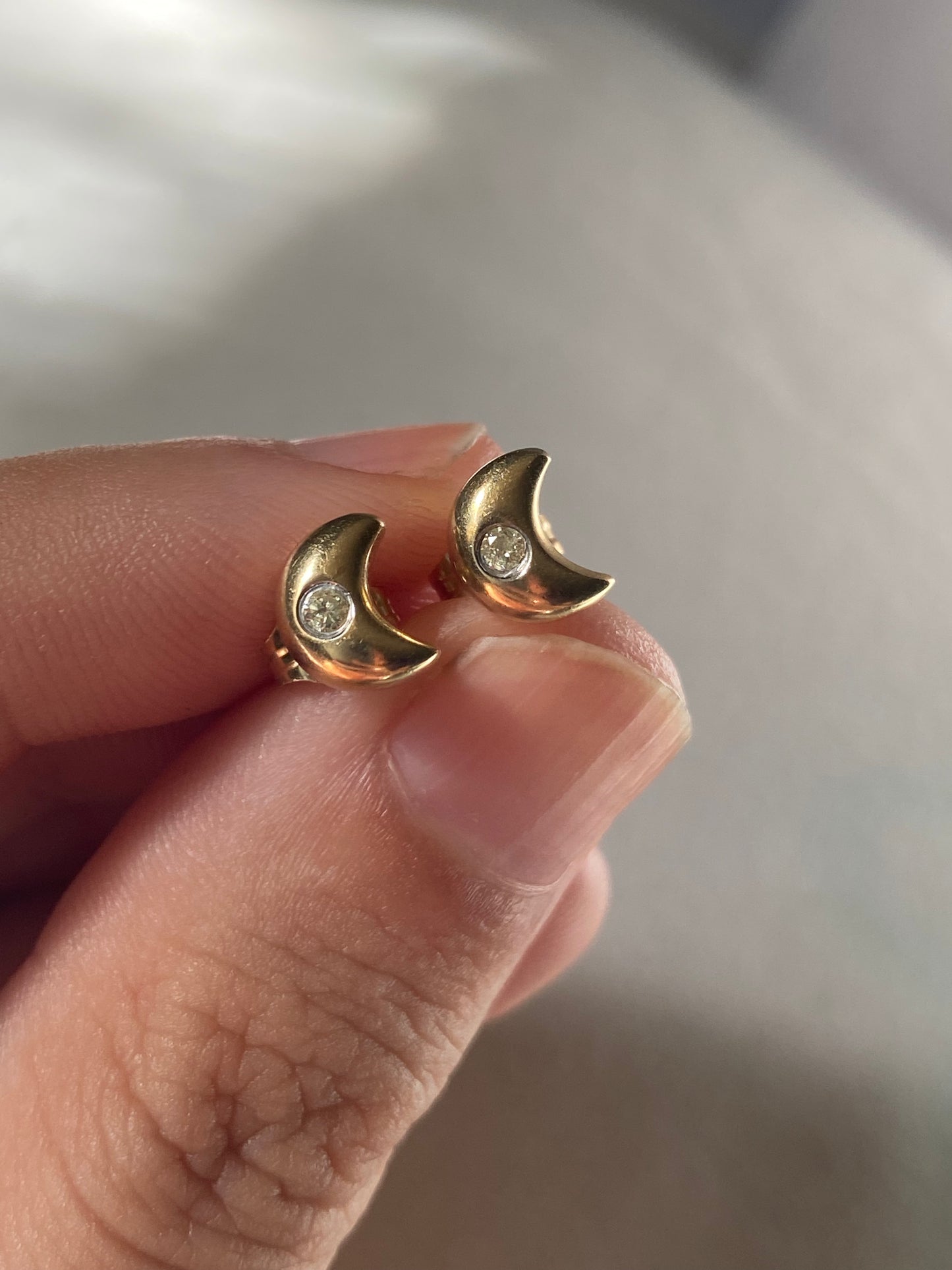 14kt crescent diamond studs