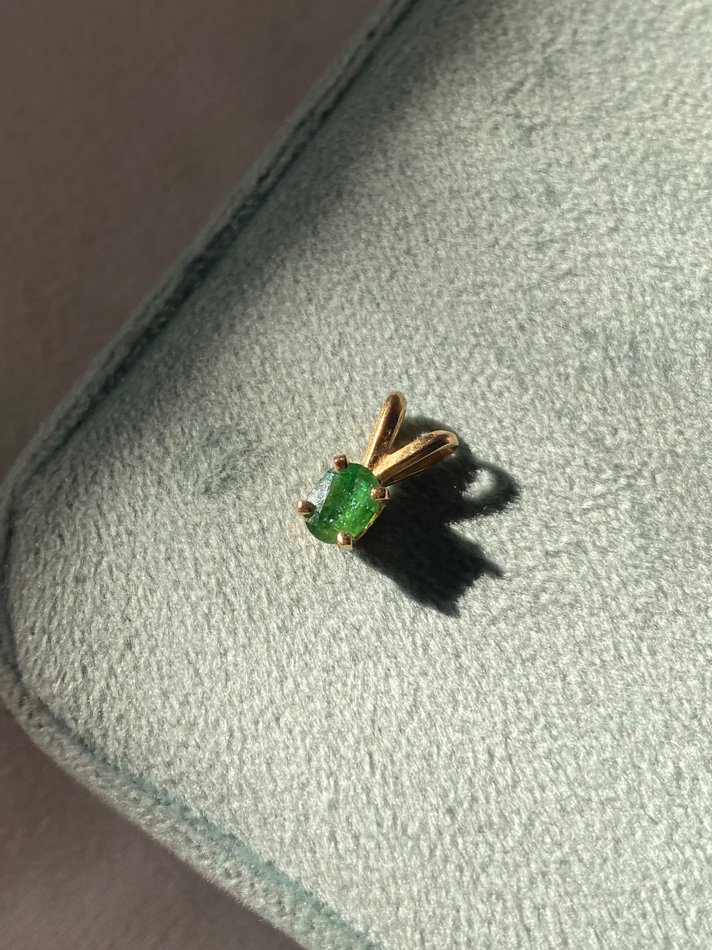 14kt vintage emerald pendant