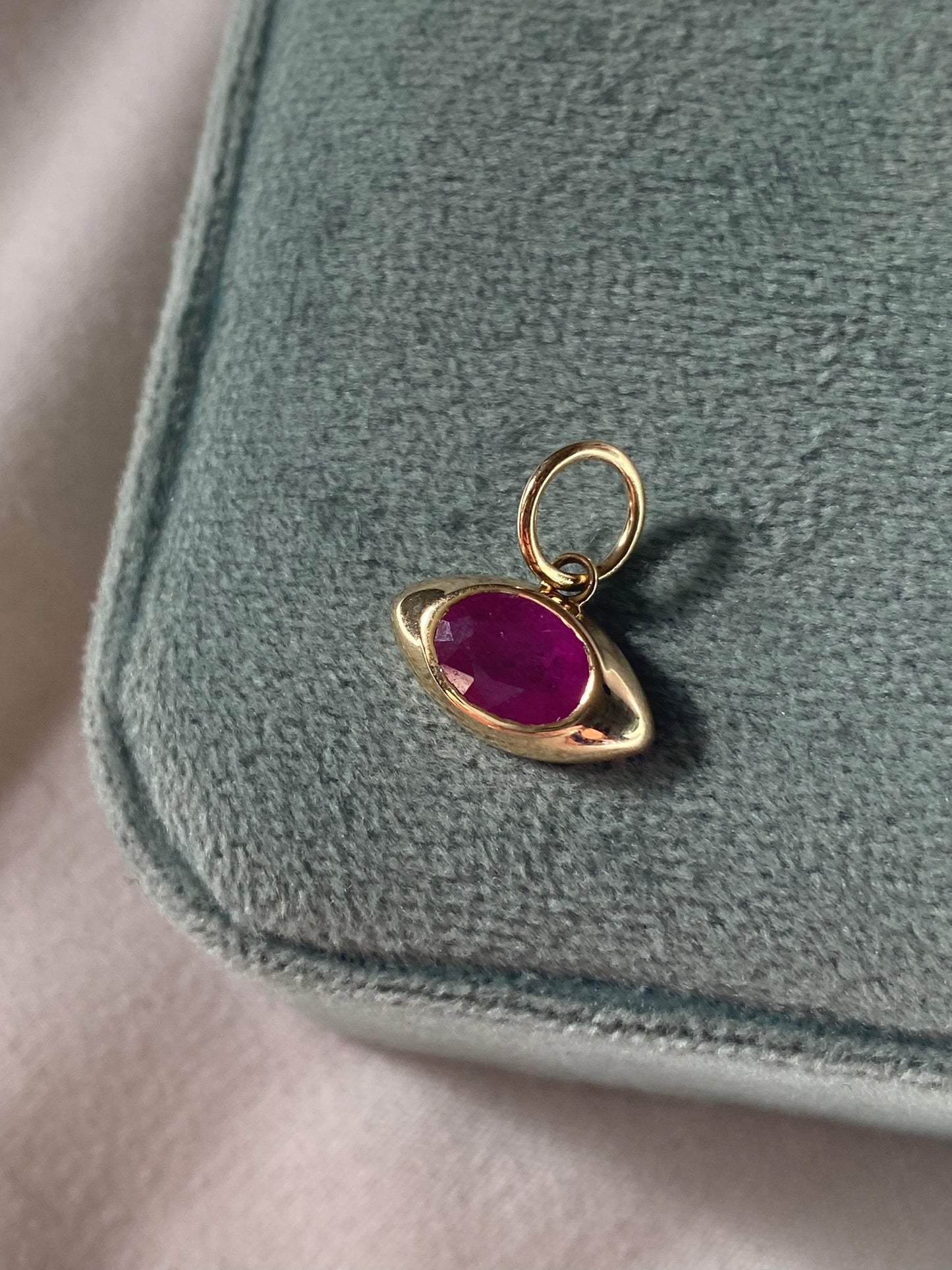 14kt ruby eye