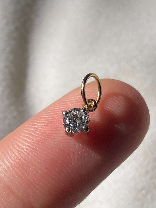 14kt .25ctw diamond pendant
