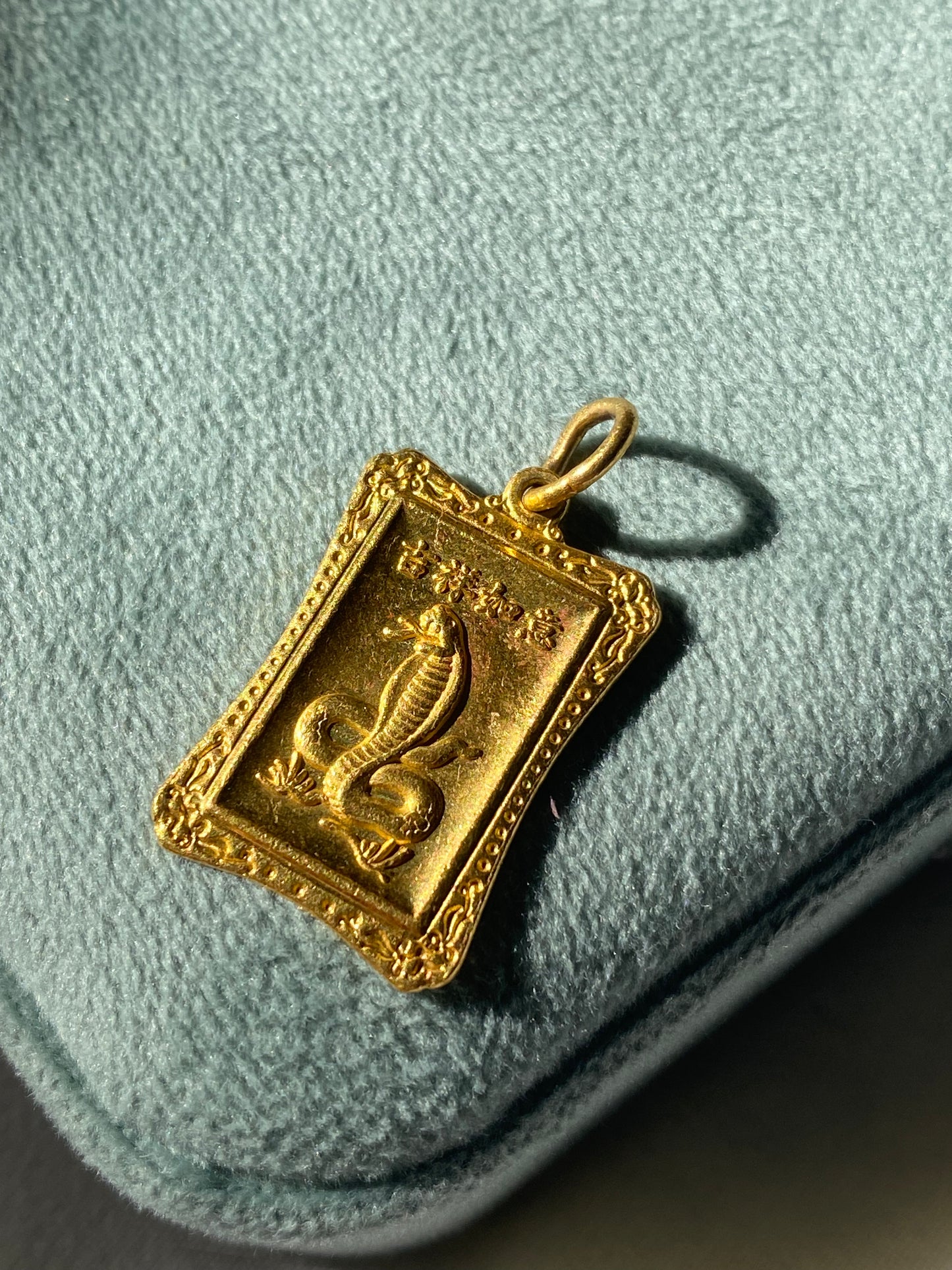 22kt vintage chinese pendant