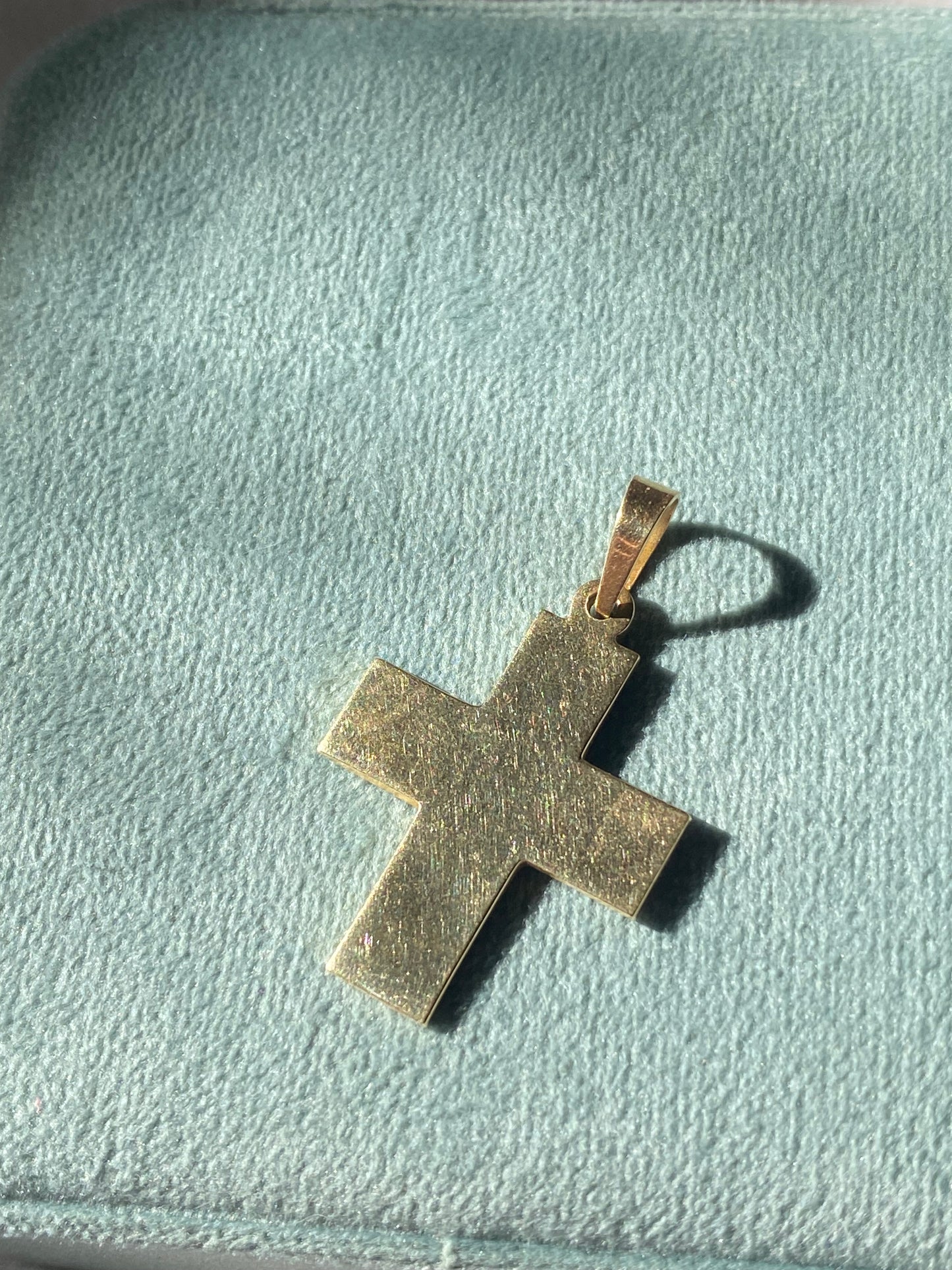 14kt vintage cross pendant