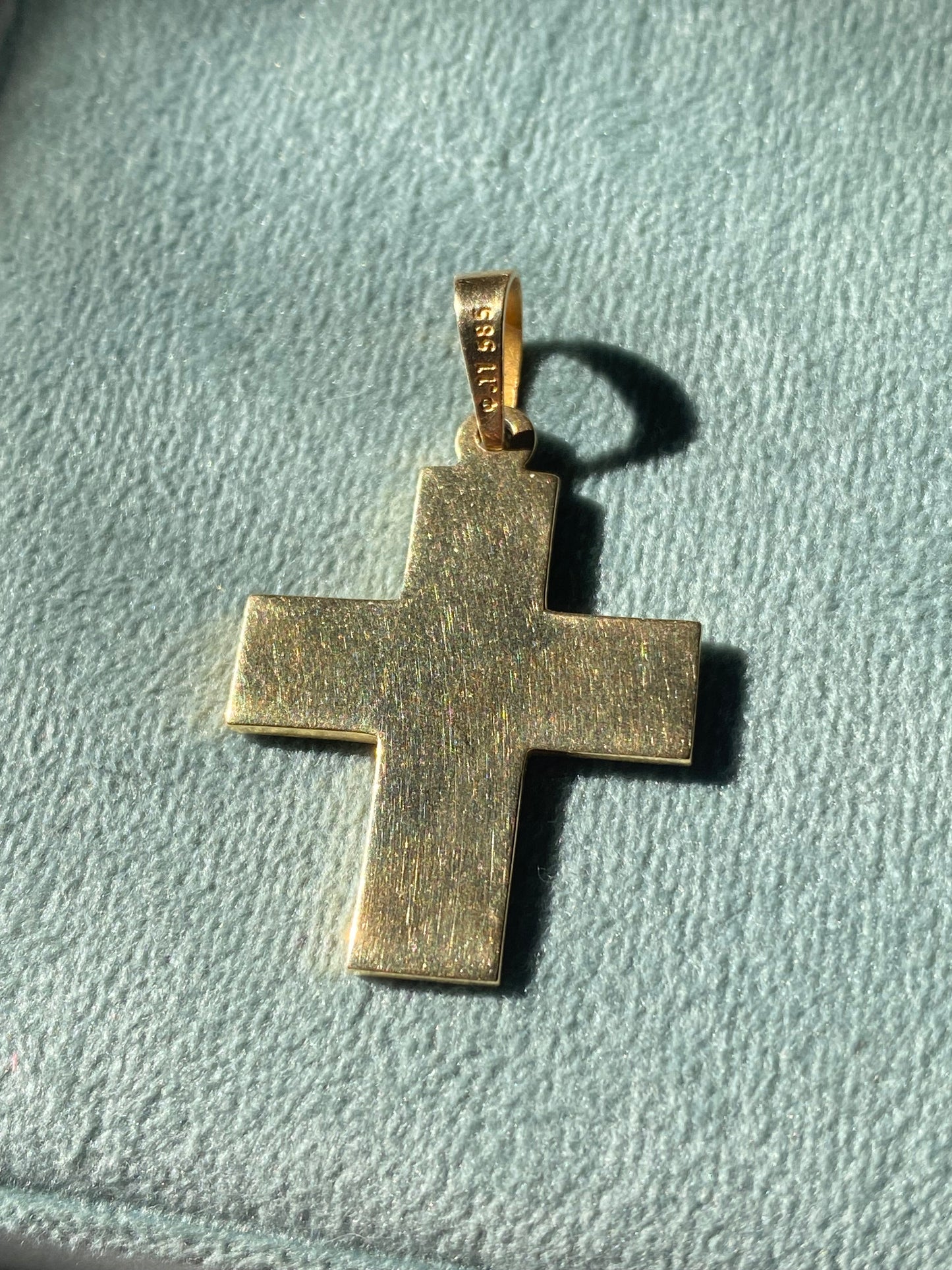 14kt vintage cross pendant
