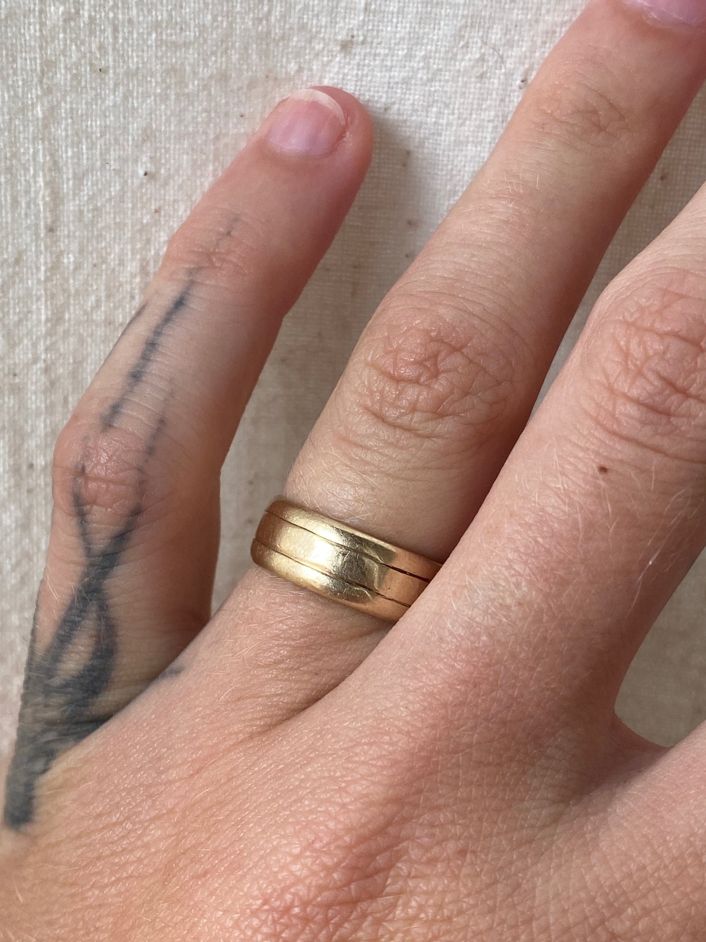 14kt etched wedding band