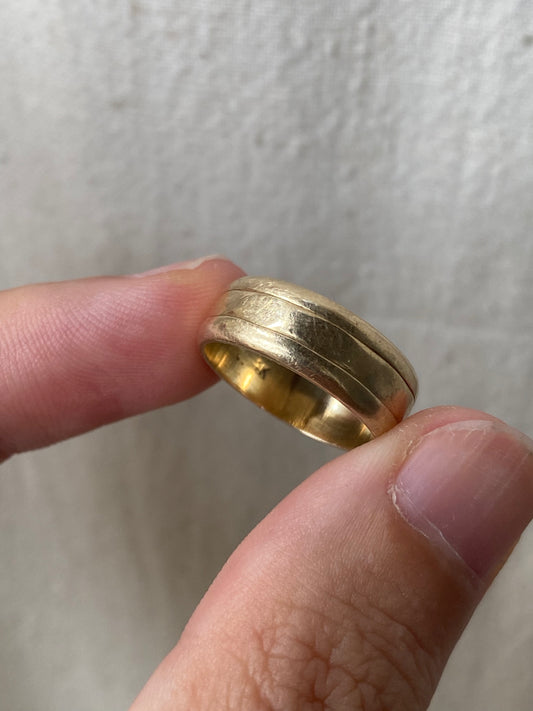 14kt etched wedding band