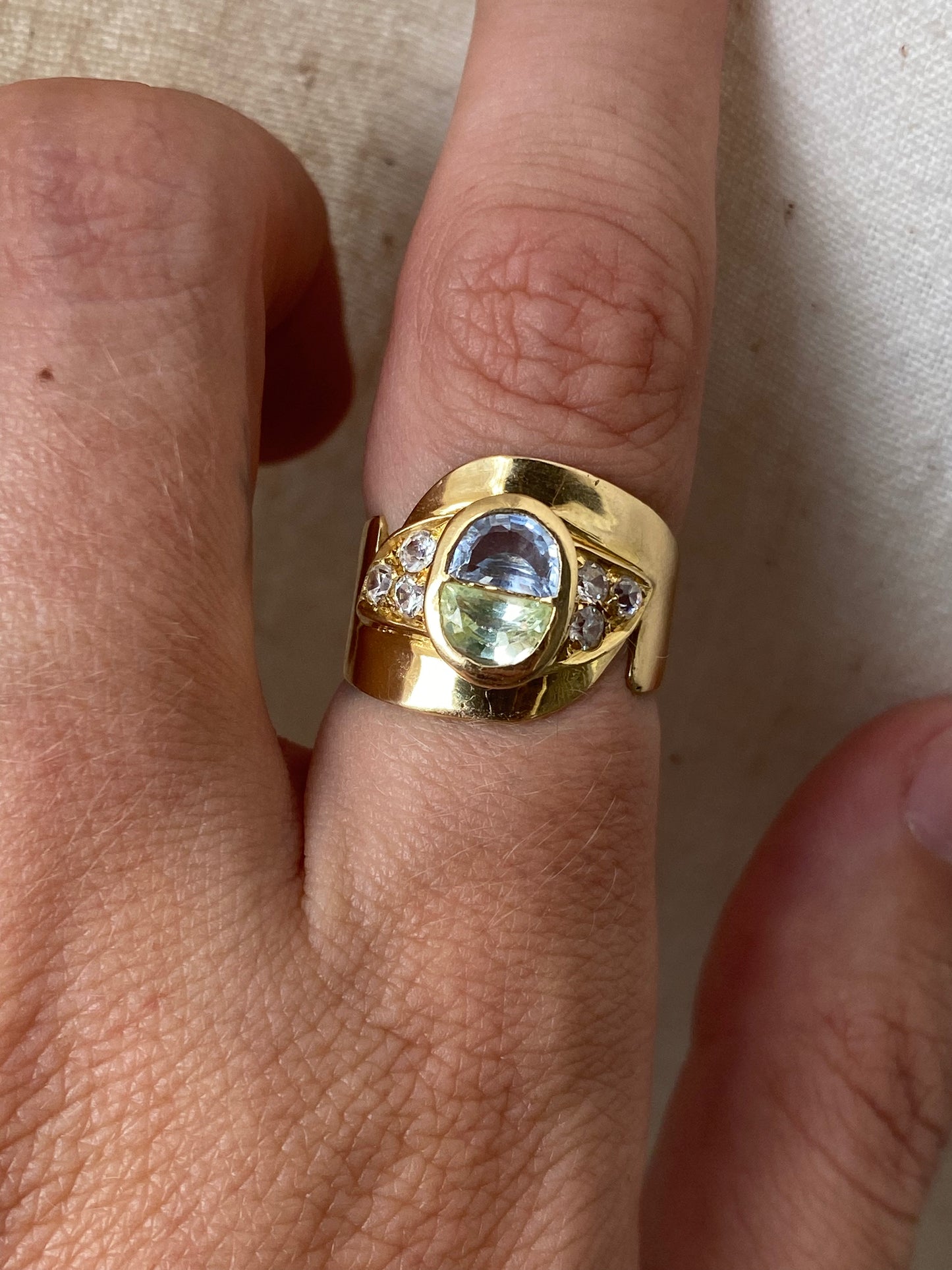 18kt multicolor sapphire ring