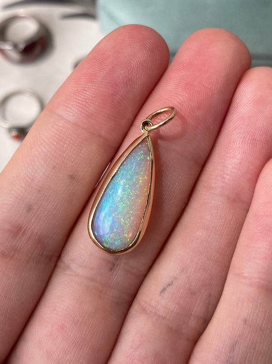 14kt 3.86ctw opal pendant